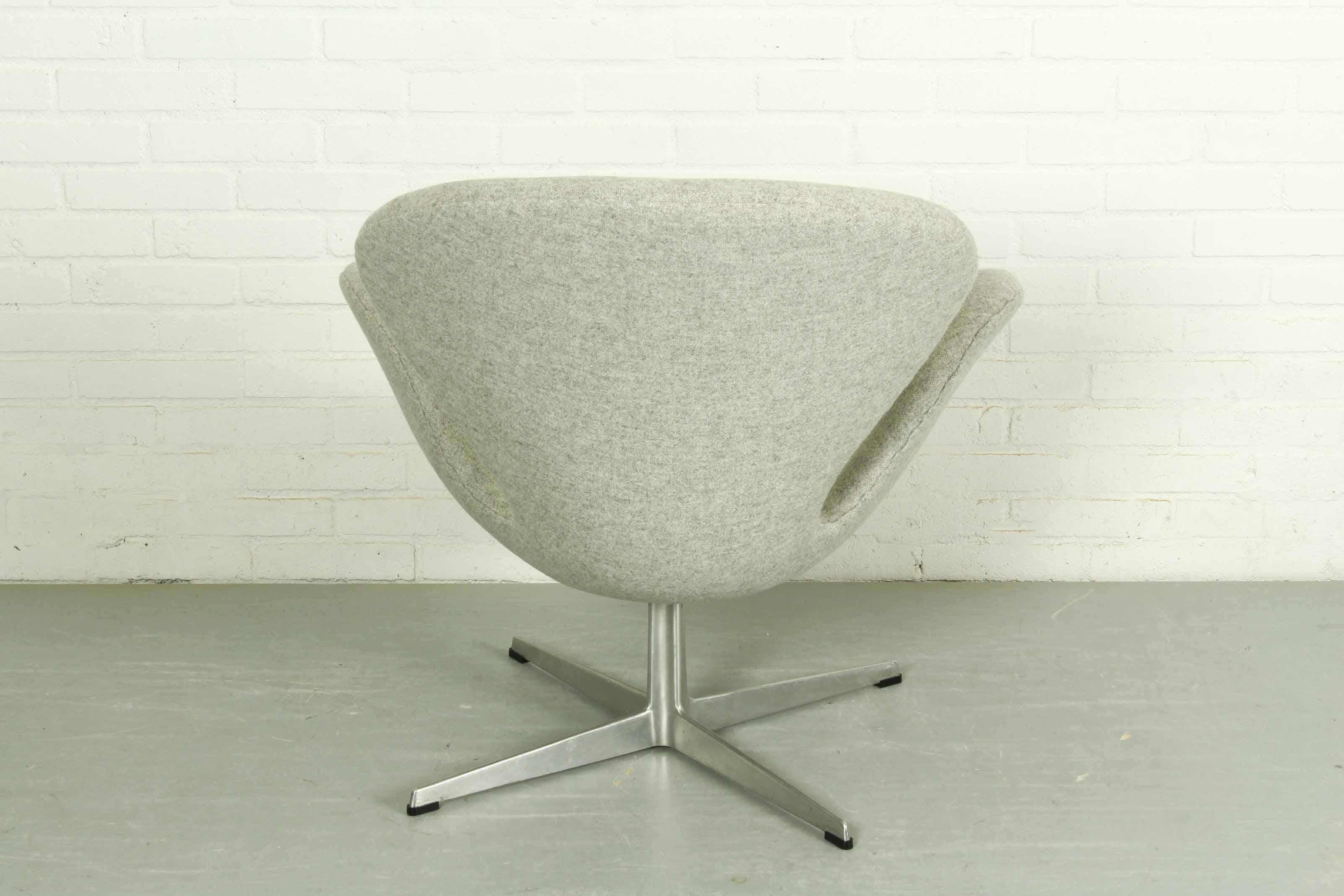 Svanen or Swan Chair by Arne Jacobsen for Fritz Hansen, 1960s For Sale 2