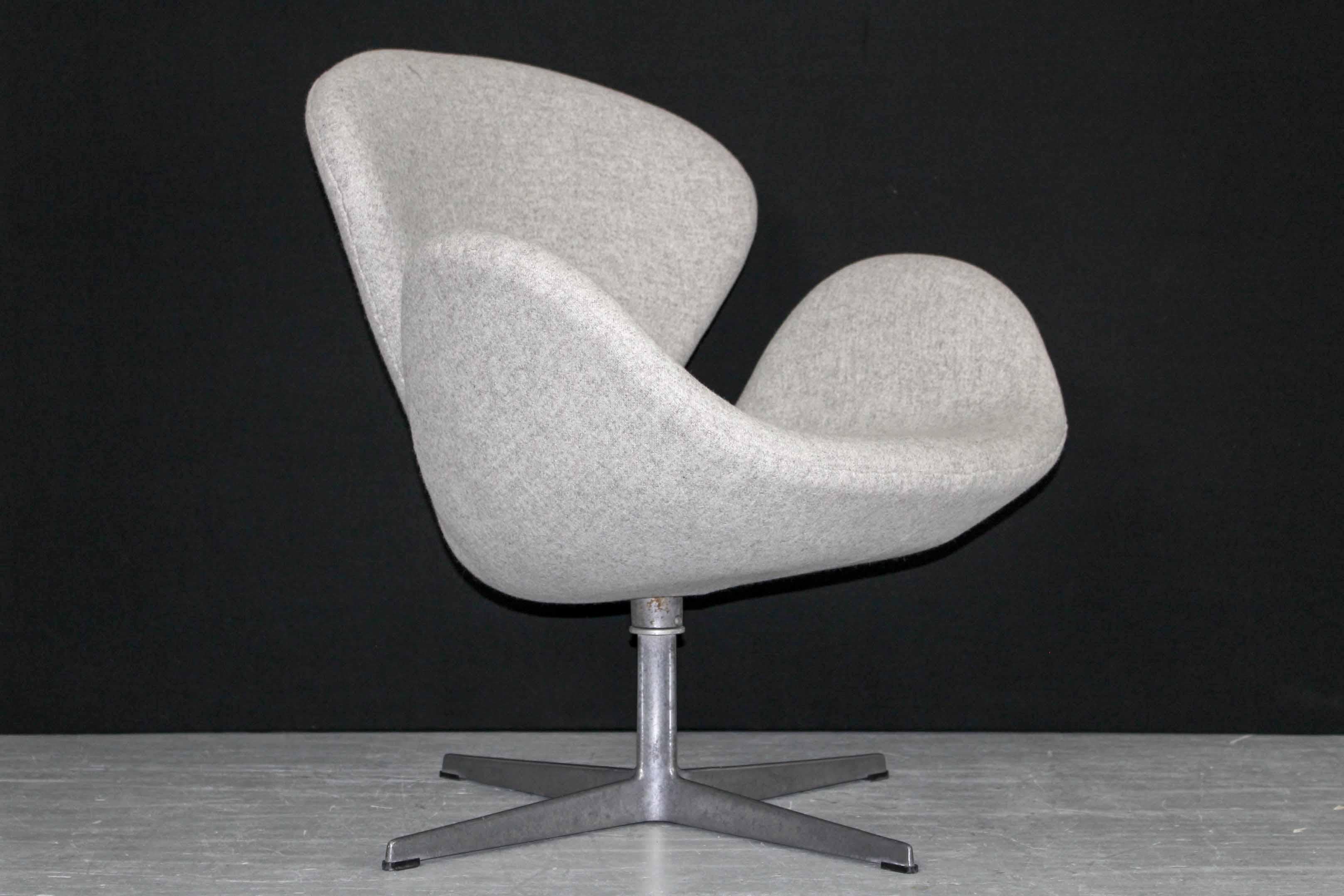 Svanen or Swan Chair by Arne Jacobsen for Fritz Hansen, 1960s For Sale 7