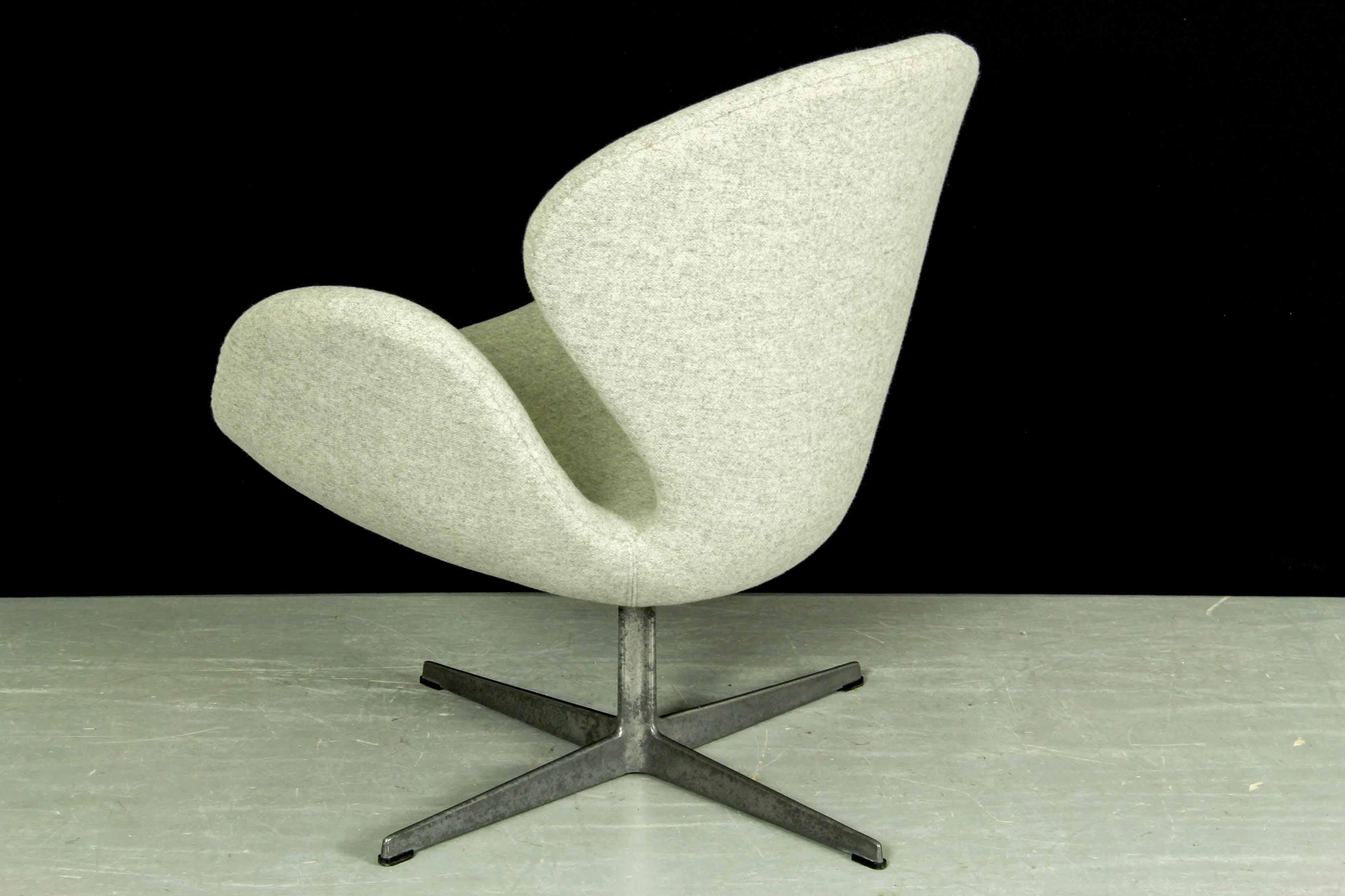 Svanen or Swan Chair by Arne Jacobsen for Fritz Hansen, 1960s For Sale 9