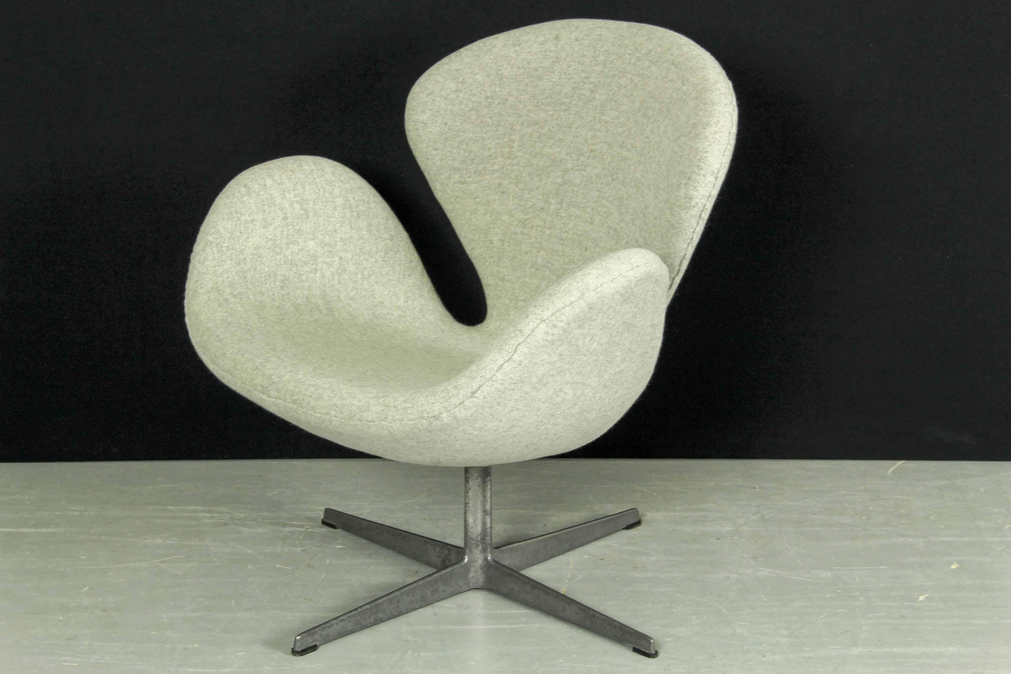 Svanen or Swan Chair by Arne Jacobsen for Fritz Hansen, 1960s For Sale 10