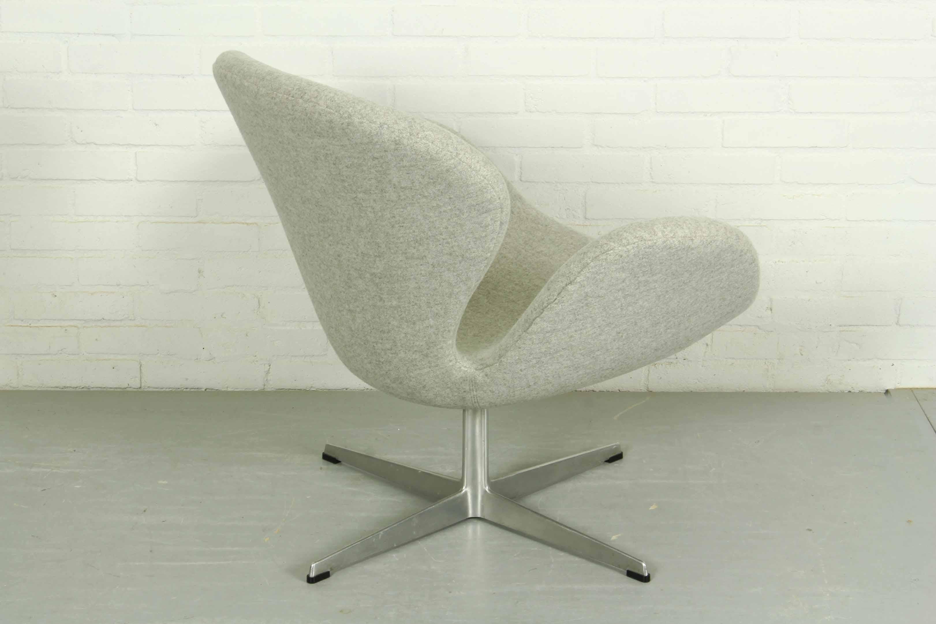 Svanen or Swan Chair by Arne Jacobsen for Fritz Hansen, 1960s In Good Condition For Sale In Appeltern, Gelderland