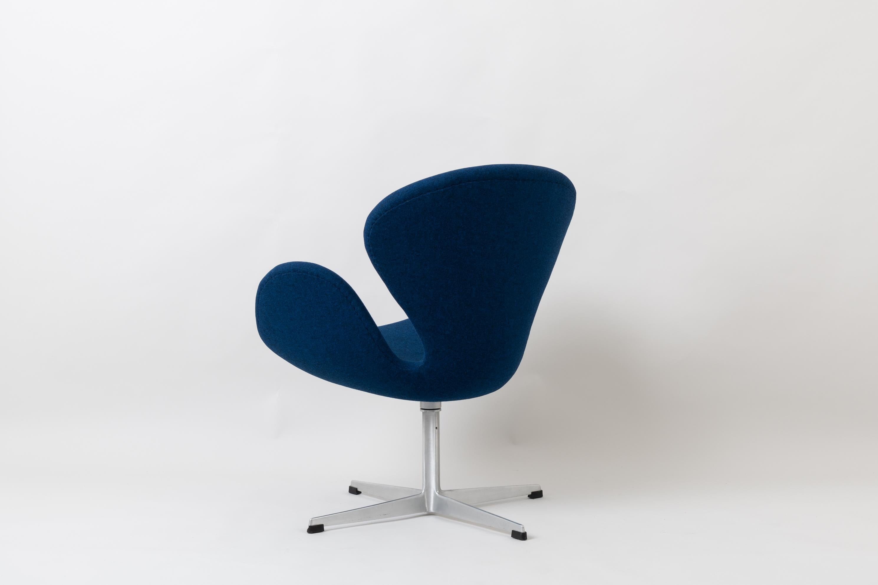 swan chair designer