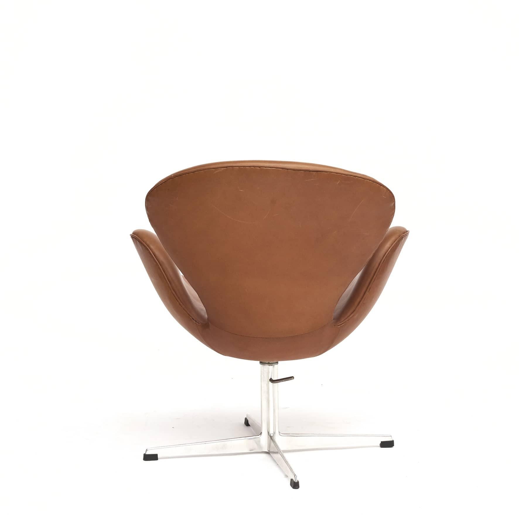 Danish Svanen or Swan Chair by Arne Jacobsen