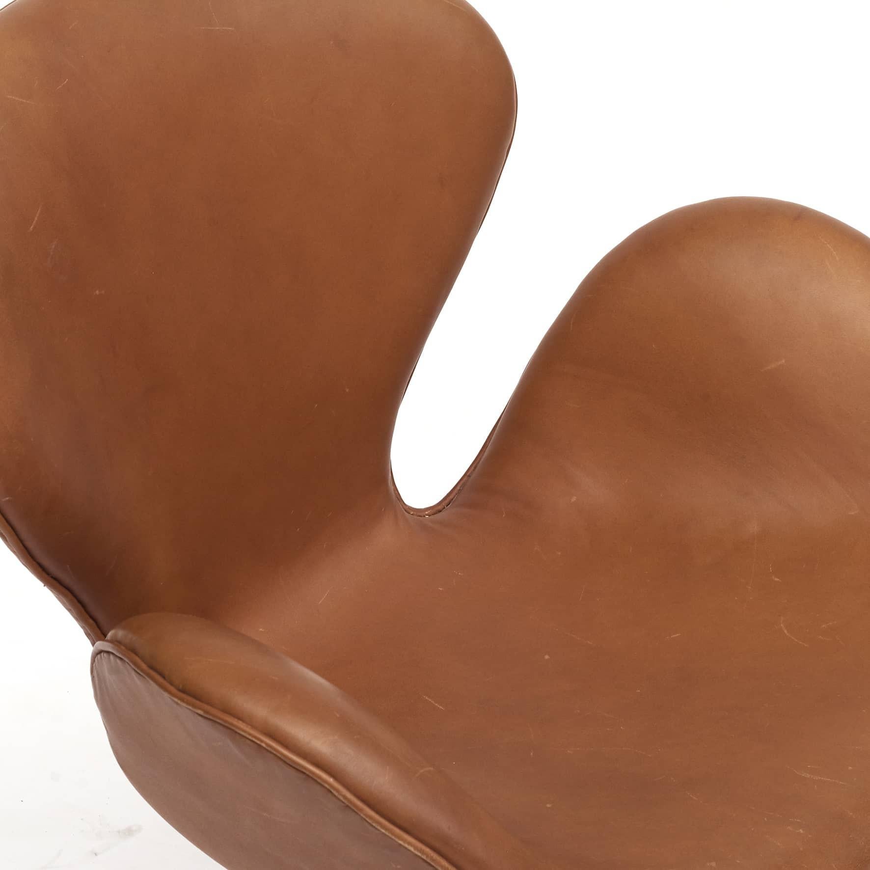 Aluminum Svanen or Swan Chair by Arne Jacobsen