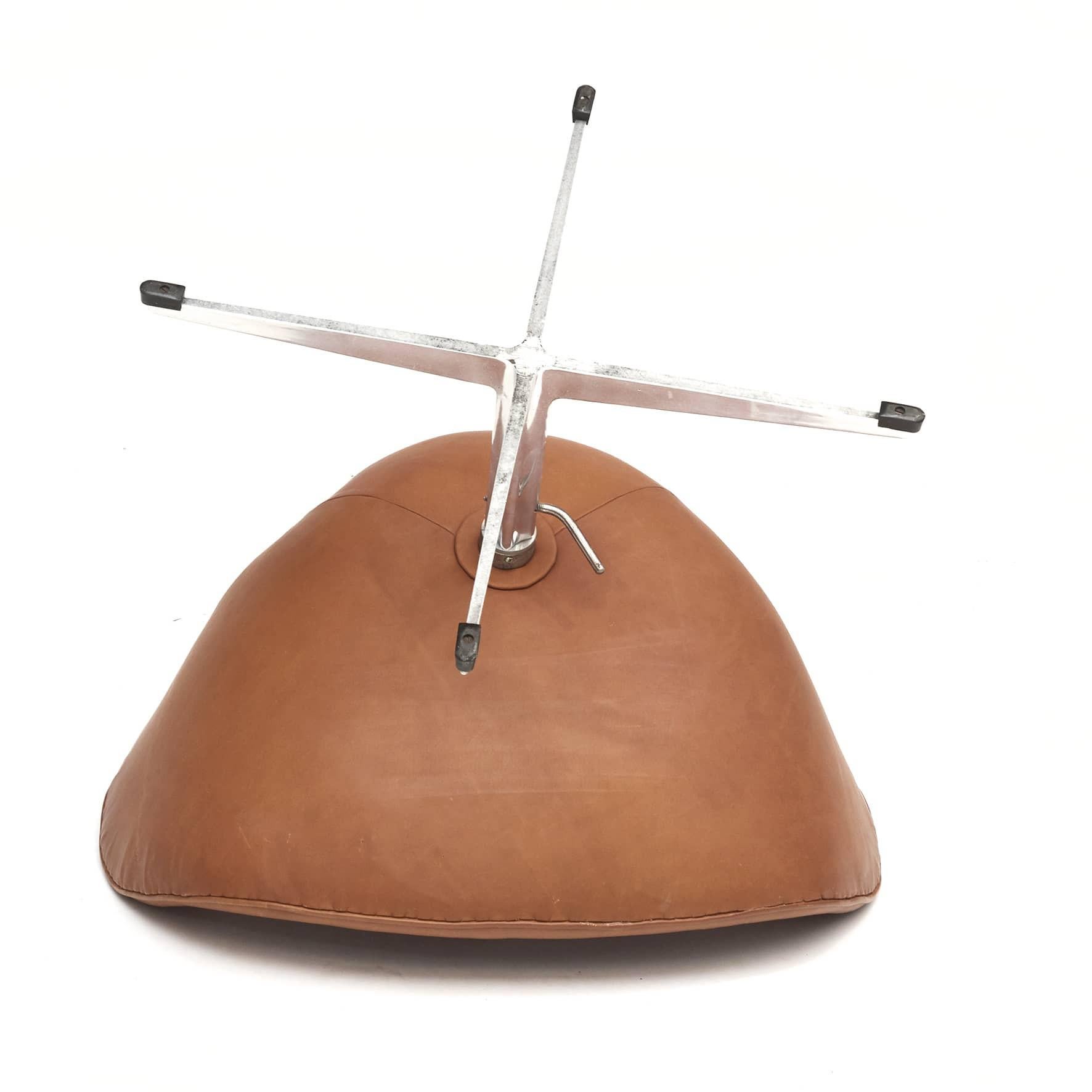 Svanen or Swan Chair by Arne Jacobsen 1