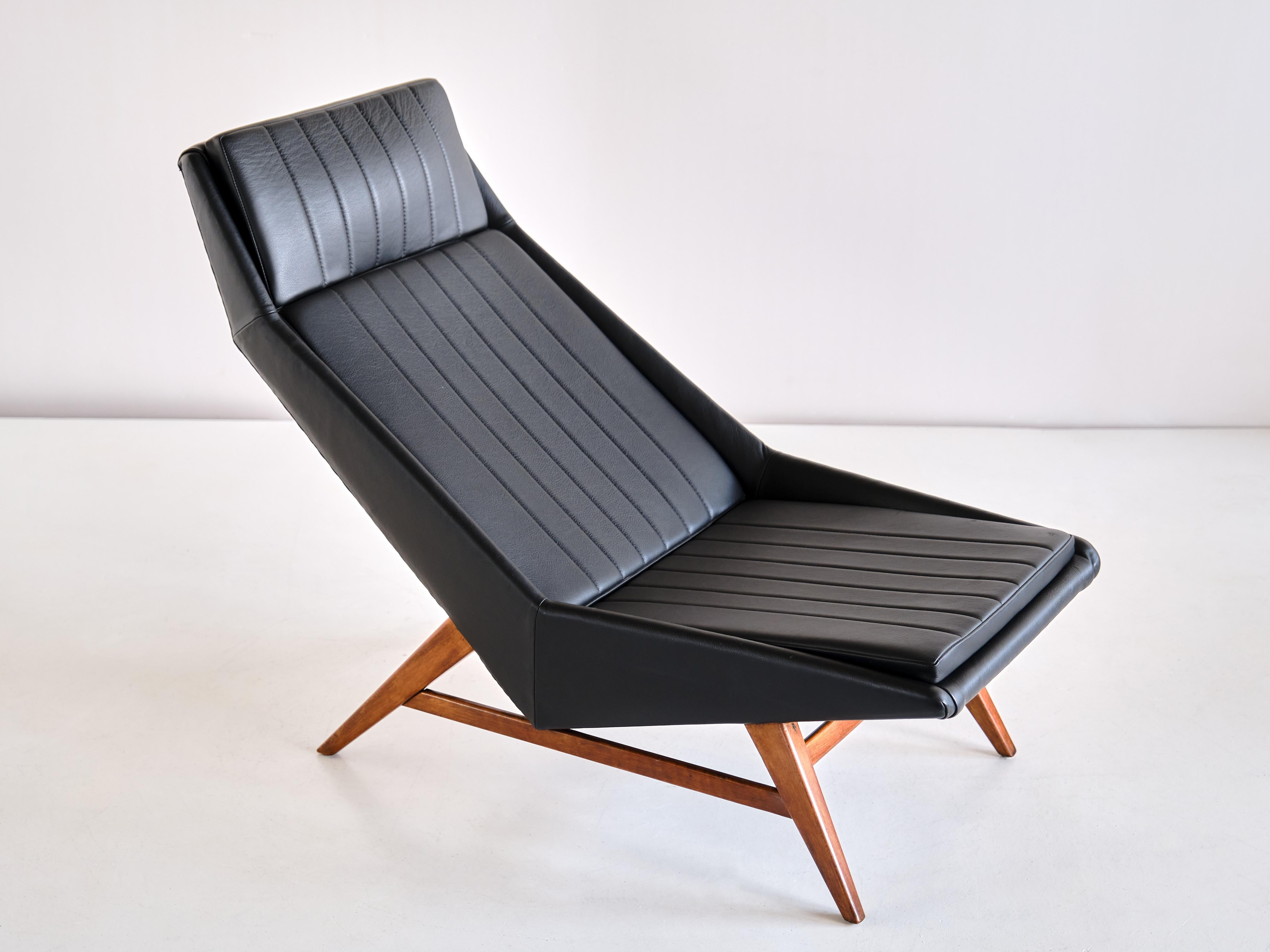 Svante Skogh Lounge Chair in Leather and Beech, AB Hjertquist & Co, Sweden, 1955 For Sale 2