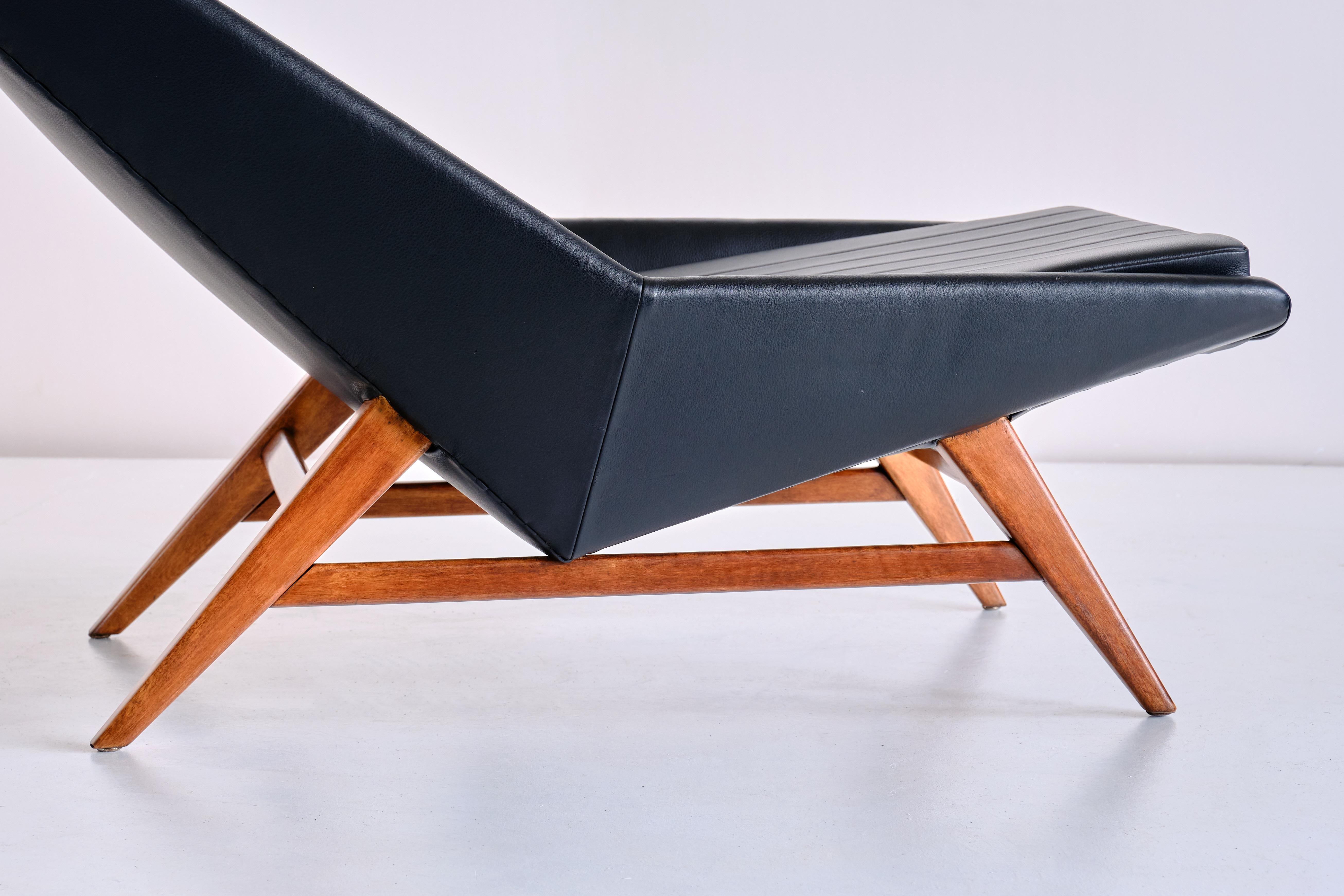 Silla de salón Svante Skogh de cuero y haya, AB Hjertquist & Co, Suecia, 1955 Cuero en venta