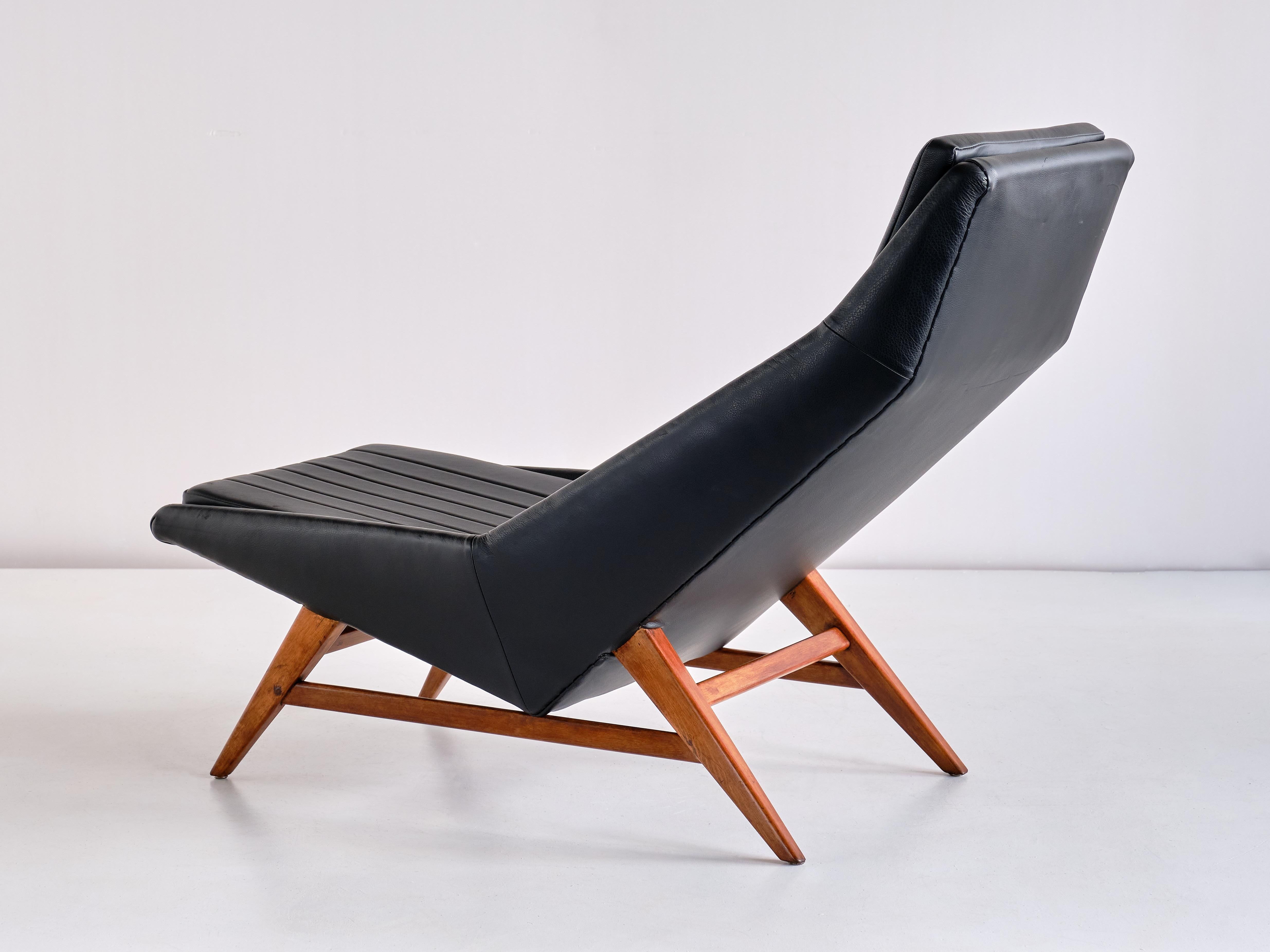 Svante Skogh Lounge Chair in Leather and Beech, AB Hjertquist & Co, Sweden, 1955 In Good Condition For Sale In The Hague, NL