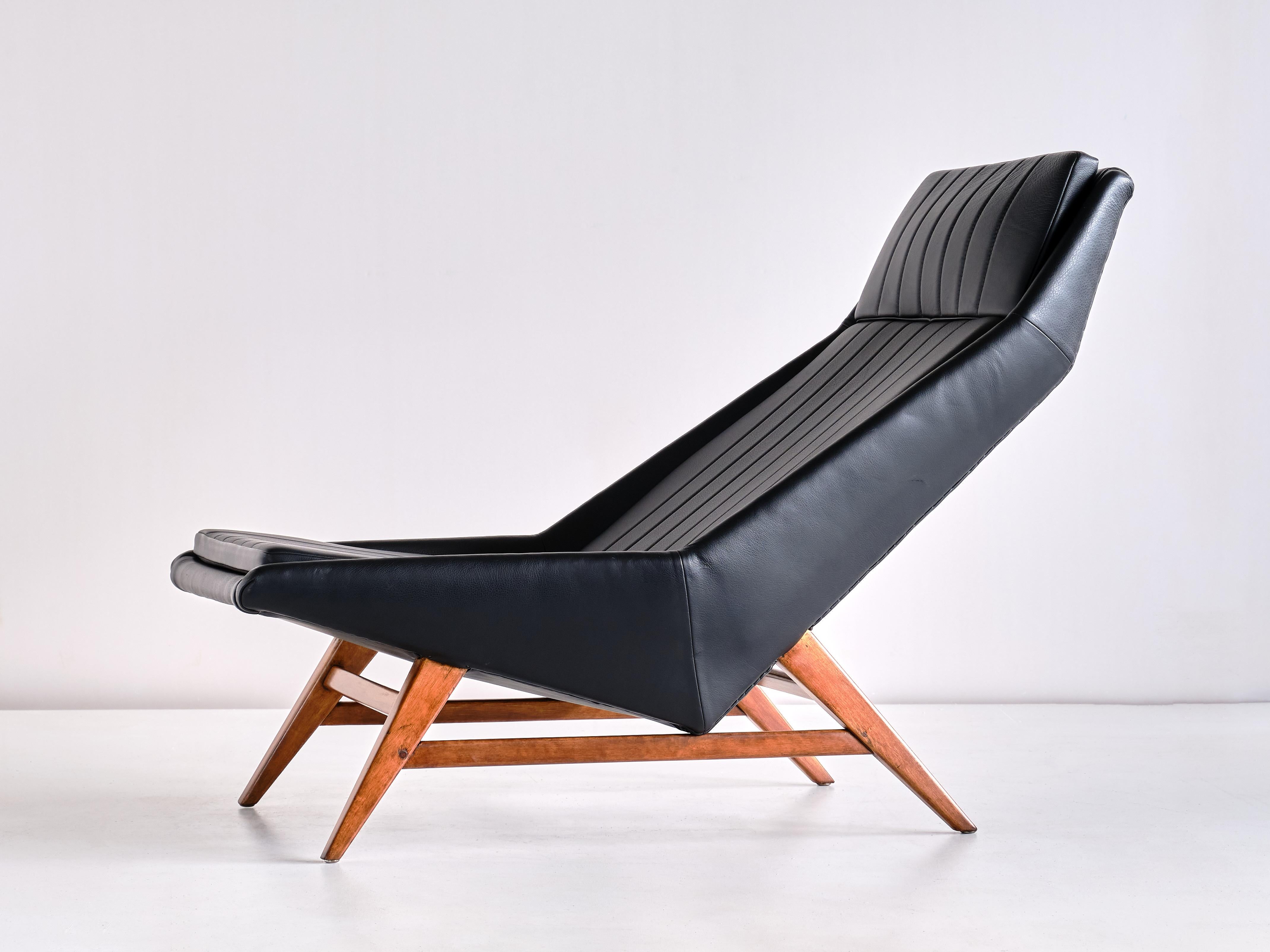 Mid-20th Century Svante Skogh Lounge Chair in Leather and Beech, AB Hjertquist & Co, Sweden, 1955 For Sale