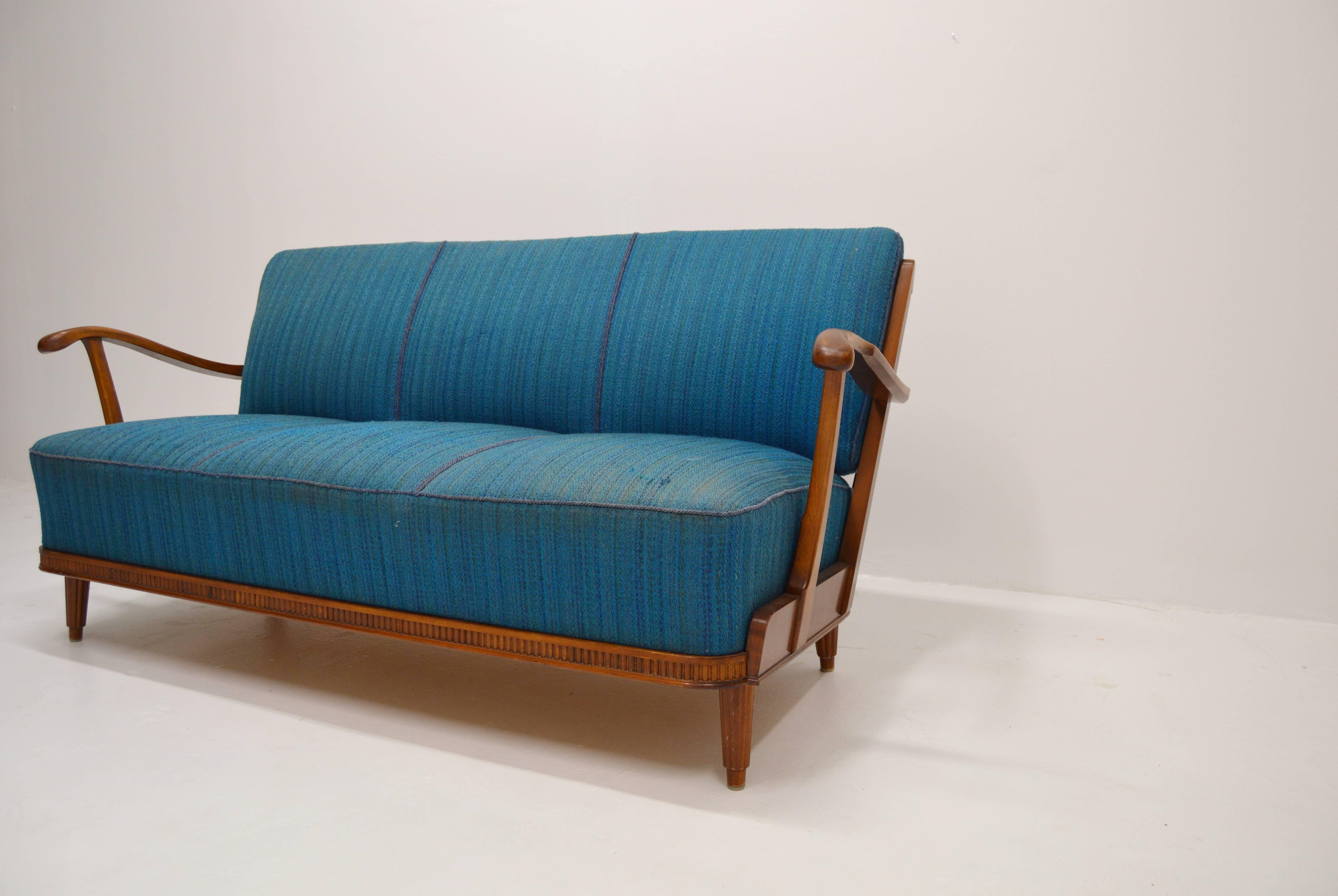 Elegant midcentury sofa designed by Swedish Svante Skogh for Förenade Möbelfabrikerna Linköping in Sweden.
Mahogany and elmwood.