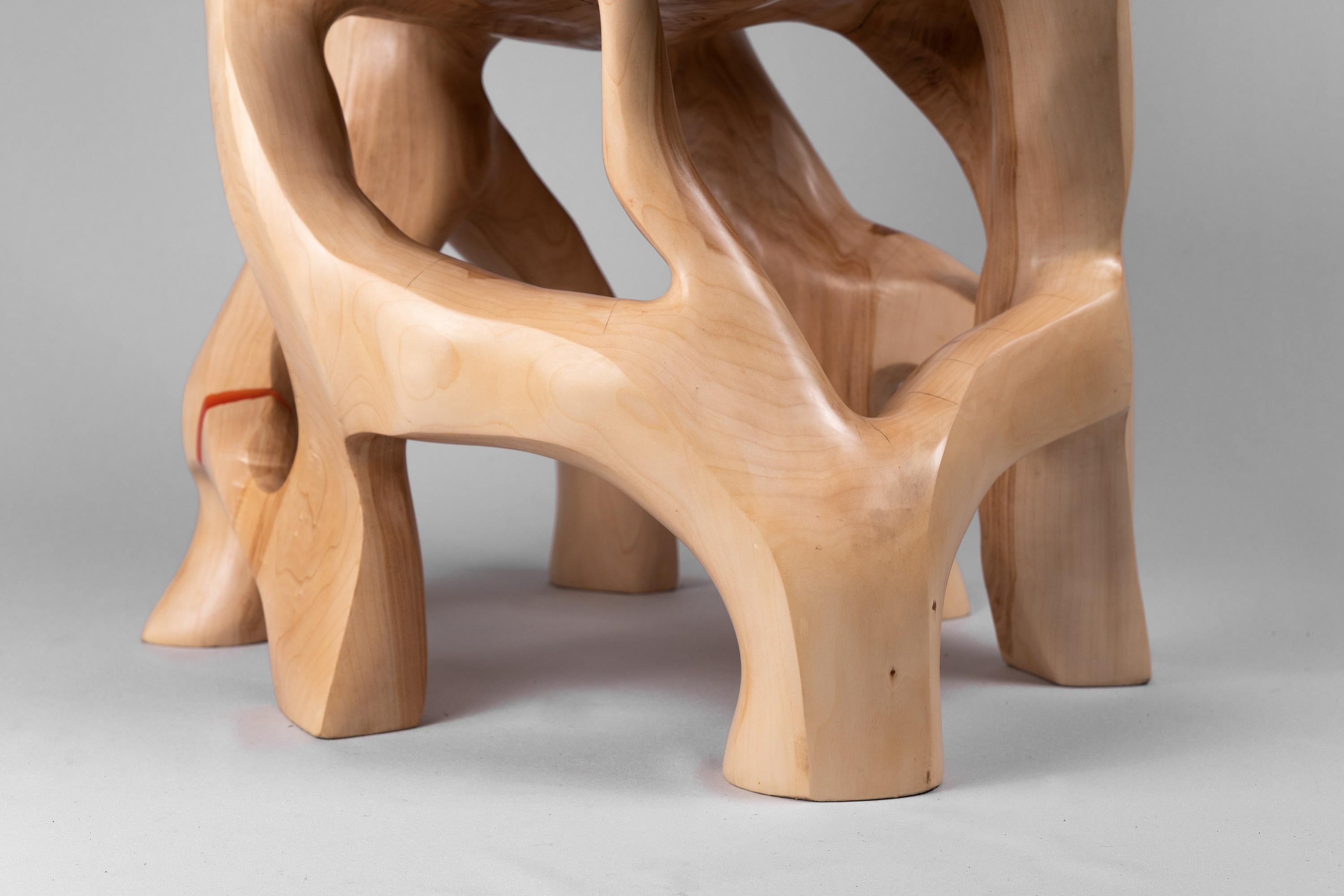 Svarun, Chaise en bois massif, sculptée dans une seule pièce de Wood, Logniture en vente 3