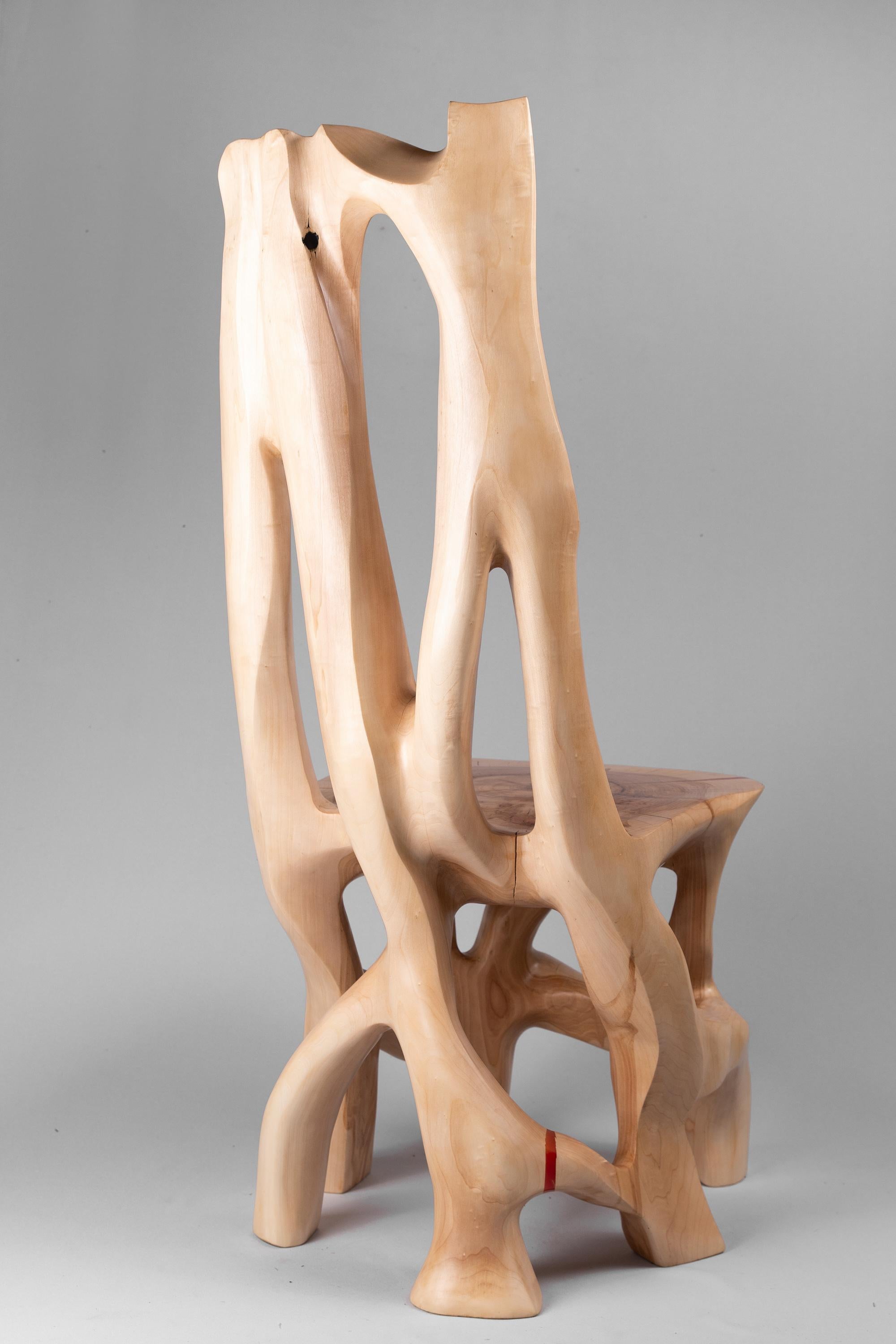 Svarun, Chaise en bois massif, sculptée dans une seule pièce de Wood, Logniture en vente 1