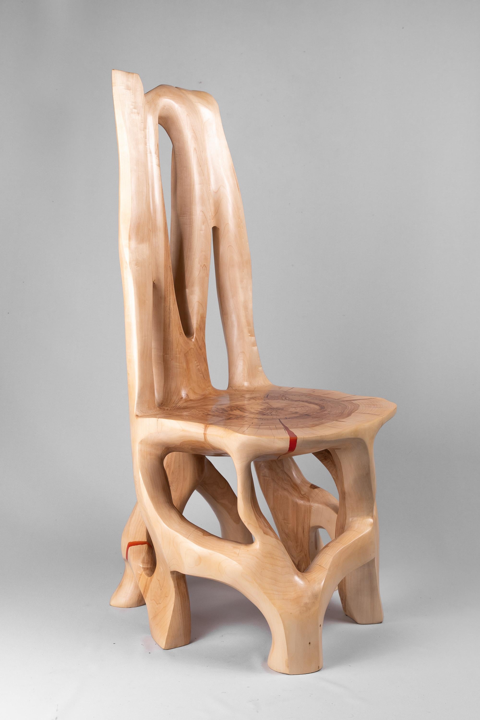 Svarun, Chaise en bois massif, sculptée dans une seule pièce de Wood, Logniture en vente 2