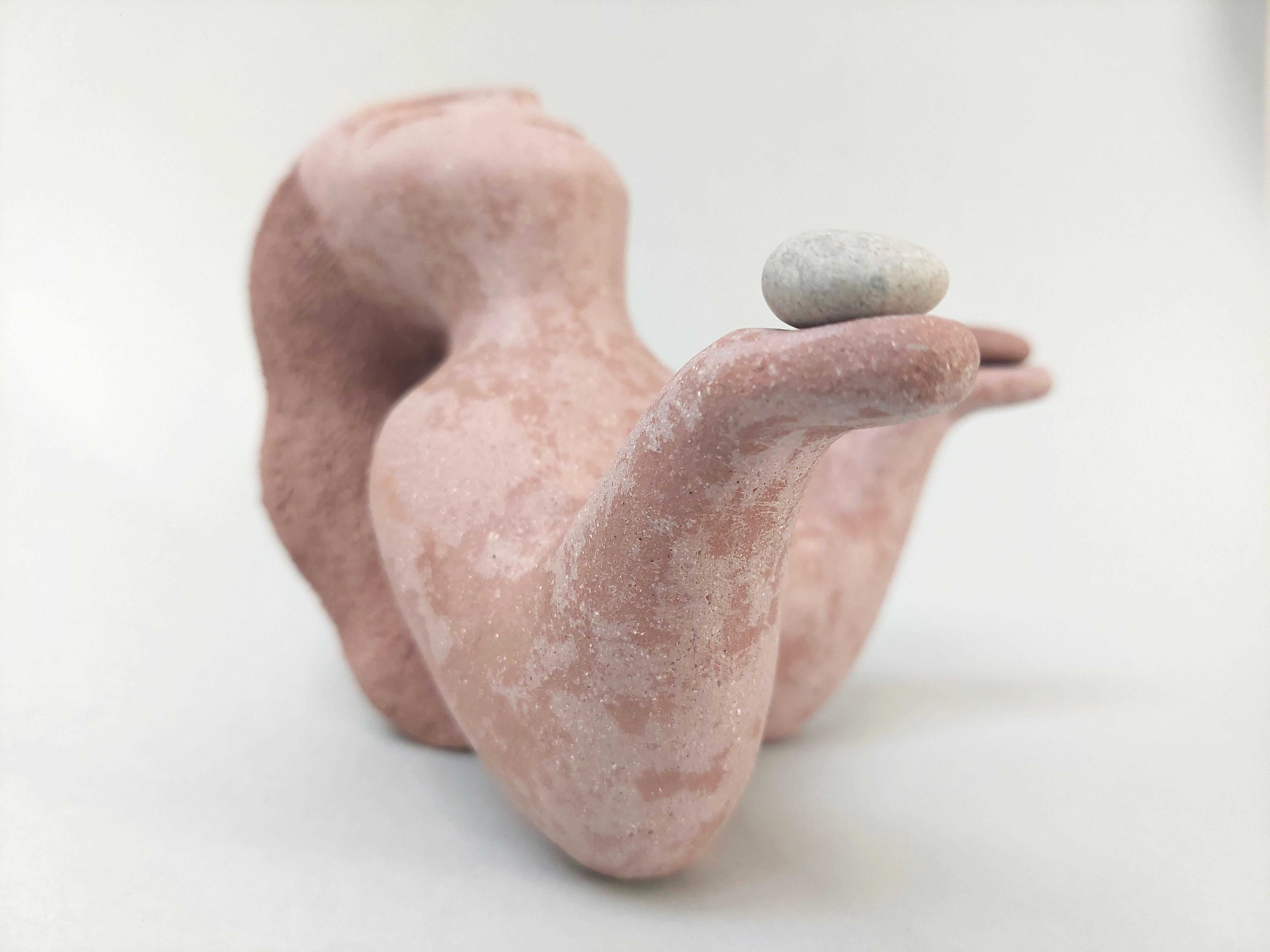 Sculpture en céramique d'une femme en équilibre intérieur en vente 5