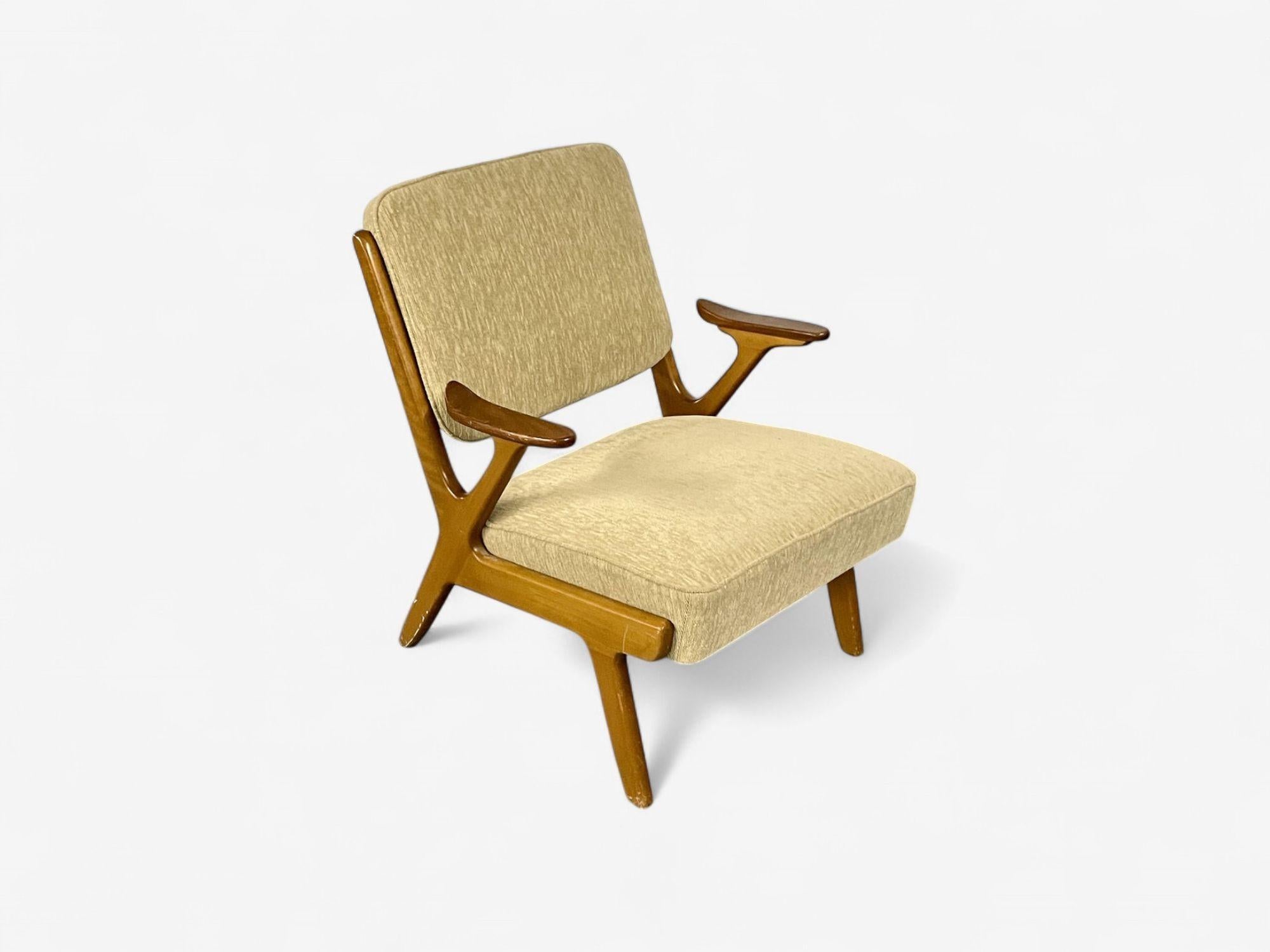 Svegards Makaryd, Swedish Modern, Wood, Fabric, Lounge Chairs, Sweden, 1960s

Pair of unique lounge or arm chairs designed and produced by Svegards Makaryd in Sweden c. 1960s

Stained Wood, Fabric; Sweden c. 1960s

Height: 31.5 inches, Width: 23