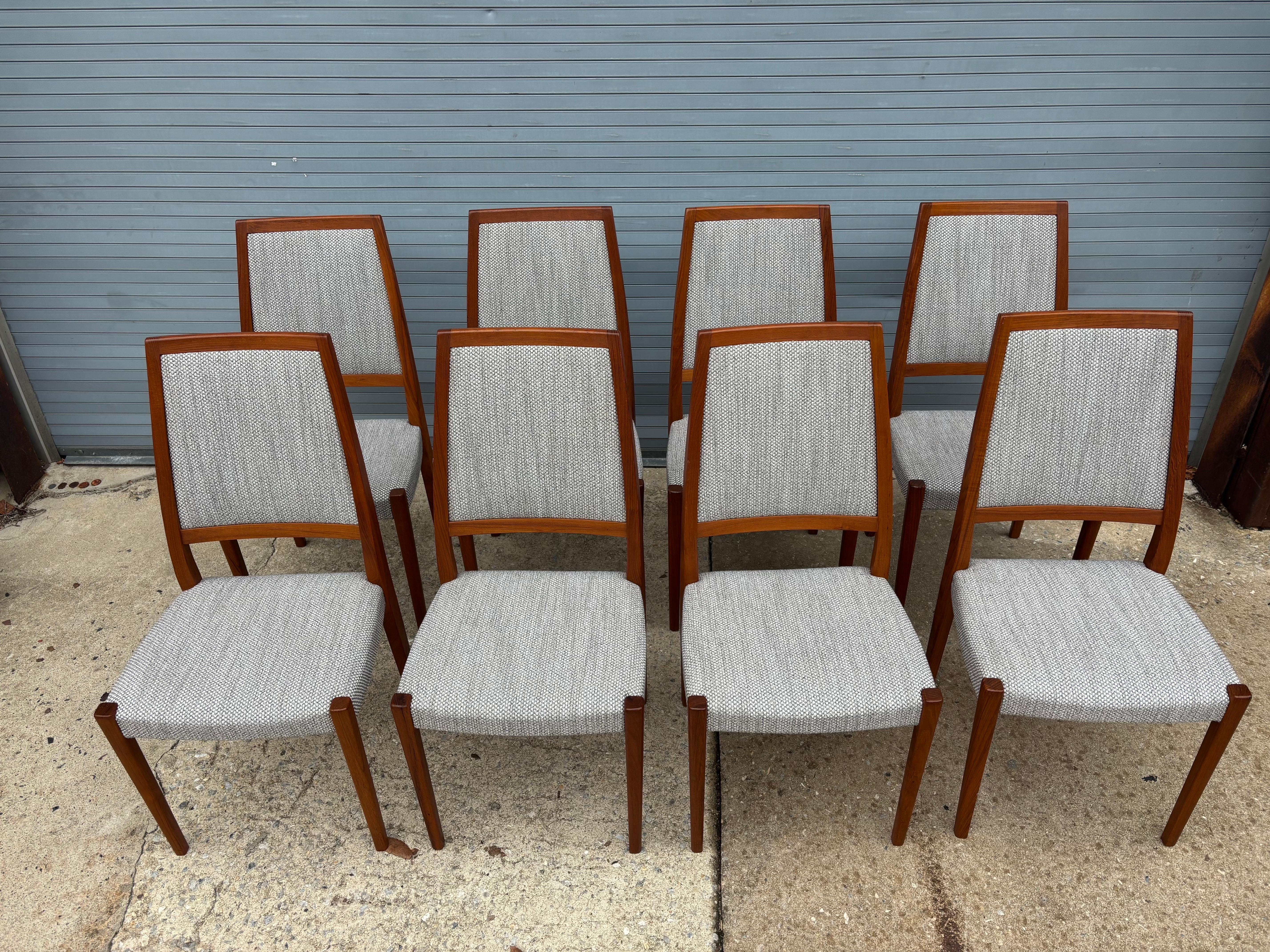 Svegards Markaryd Set di 8 sedie da pranzo imbottite in teak in vendita 1