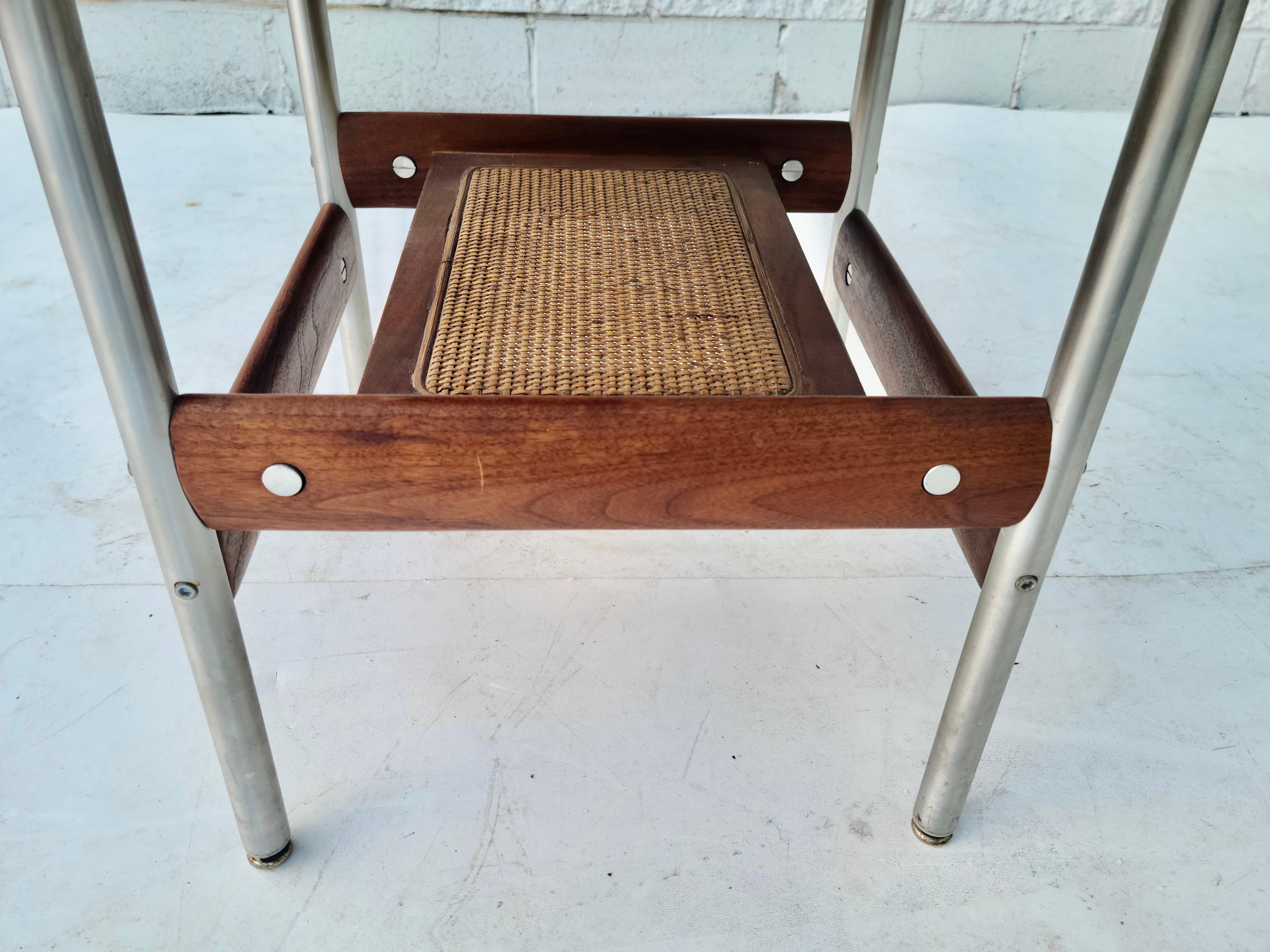 Svein Dysthe Petite table d'appoint en noyer Norvège en vente 7