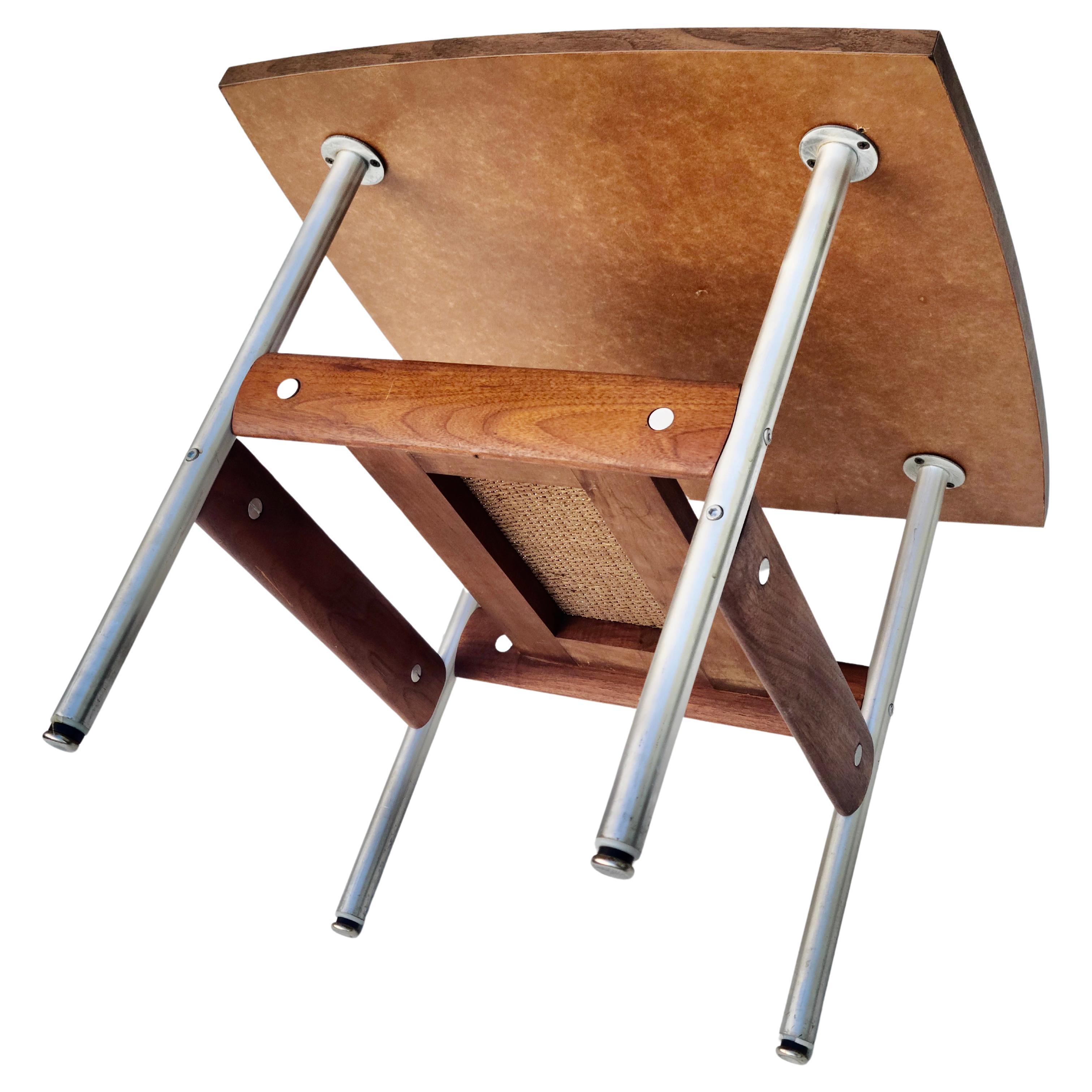 Svein Dysthe Petite table d'appoint en noyer Norvège en vente 1