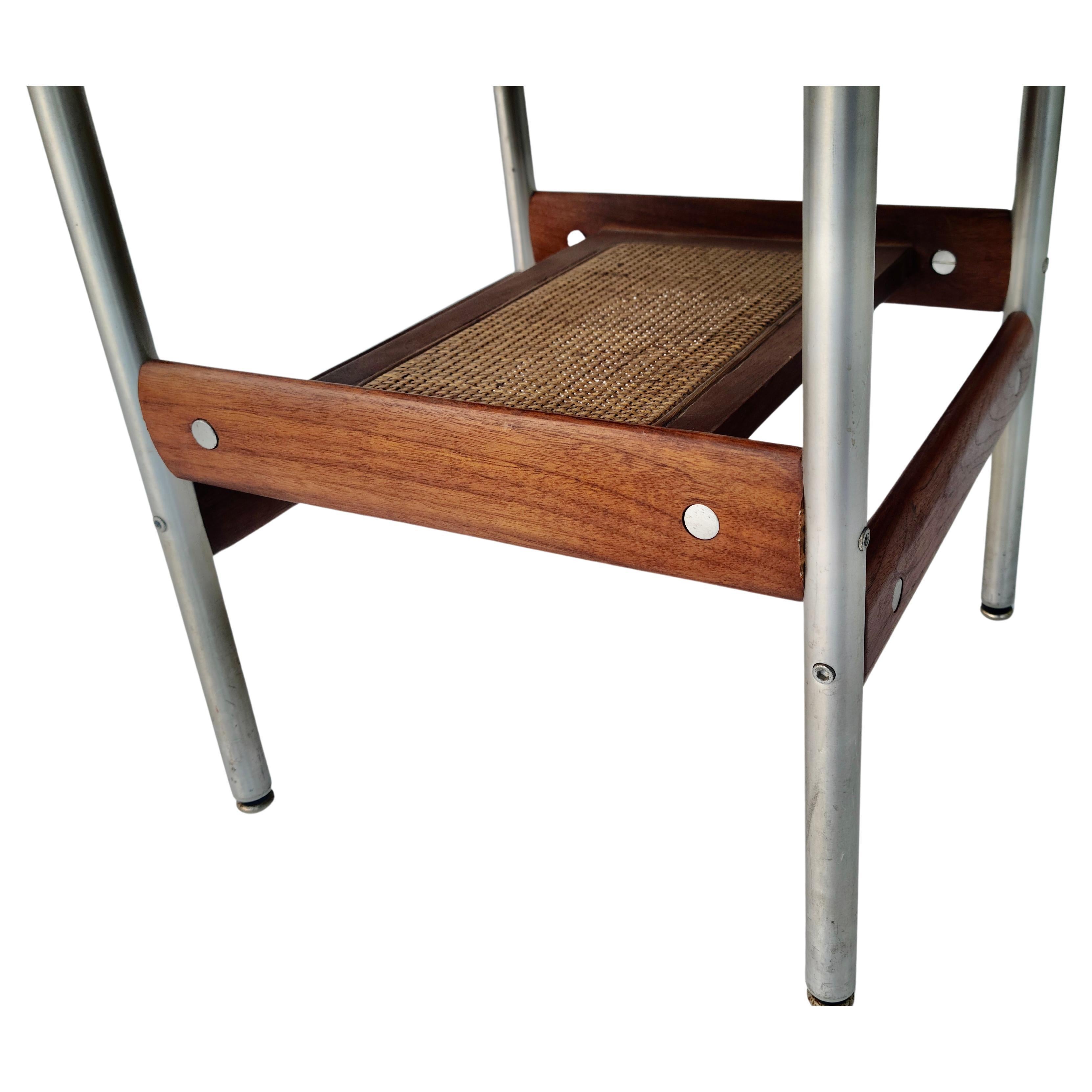 Svein Dysthe Petite table d'appoint en noyer Norvège en vente 3
