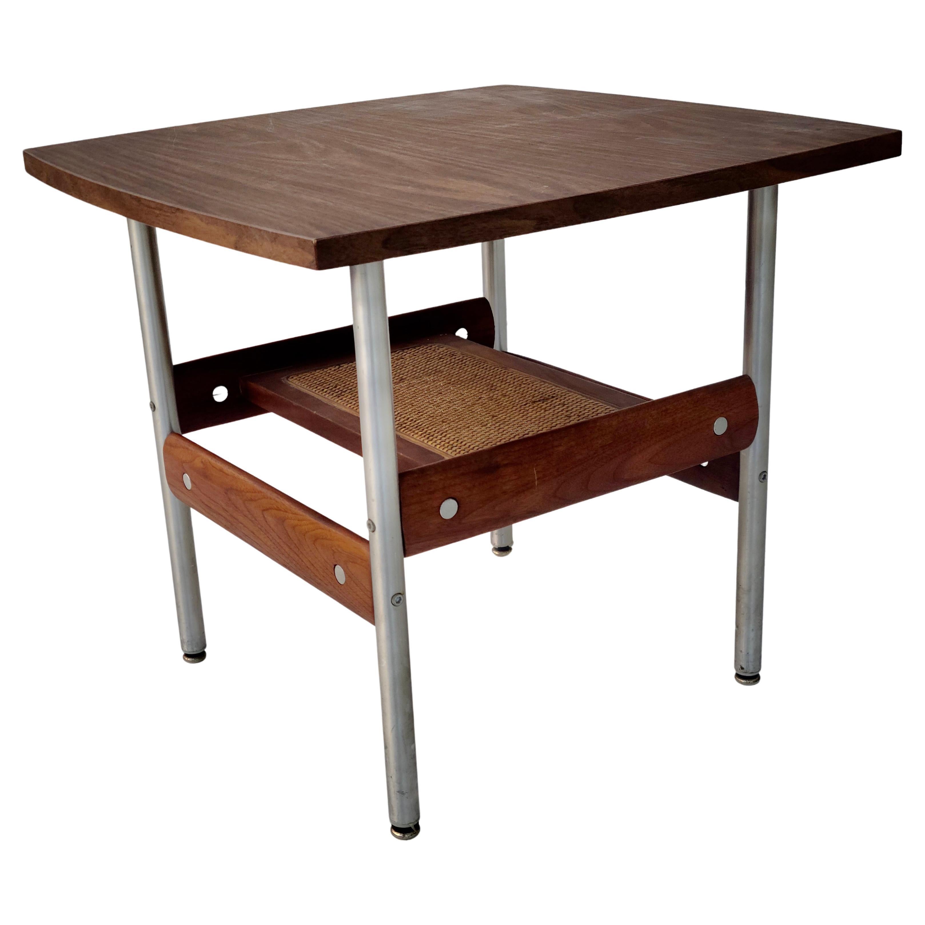 Svein Dysthe Petite table d'appoint en noyer Norvège en vente 4
