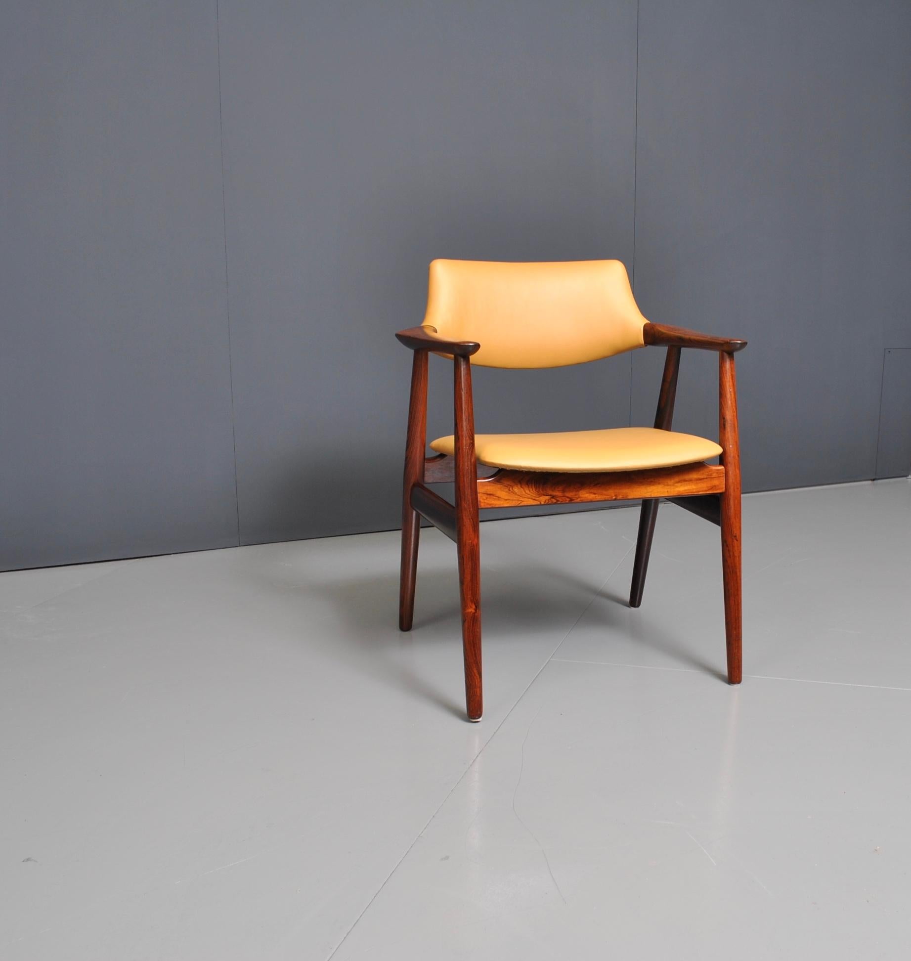 Sven Aage Eriksen desk chair for Glostrup, Denmark, circa 1960. Beautifully figured rosewood frame, fully and professionally reupholstered in soft Italian leather.
Incredibly comfortable.
 