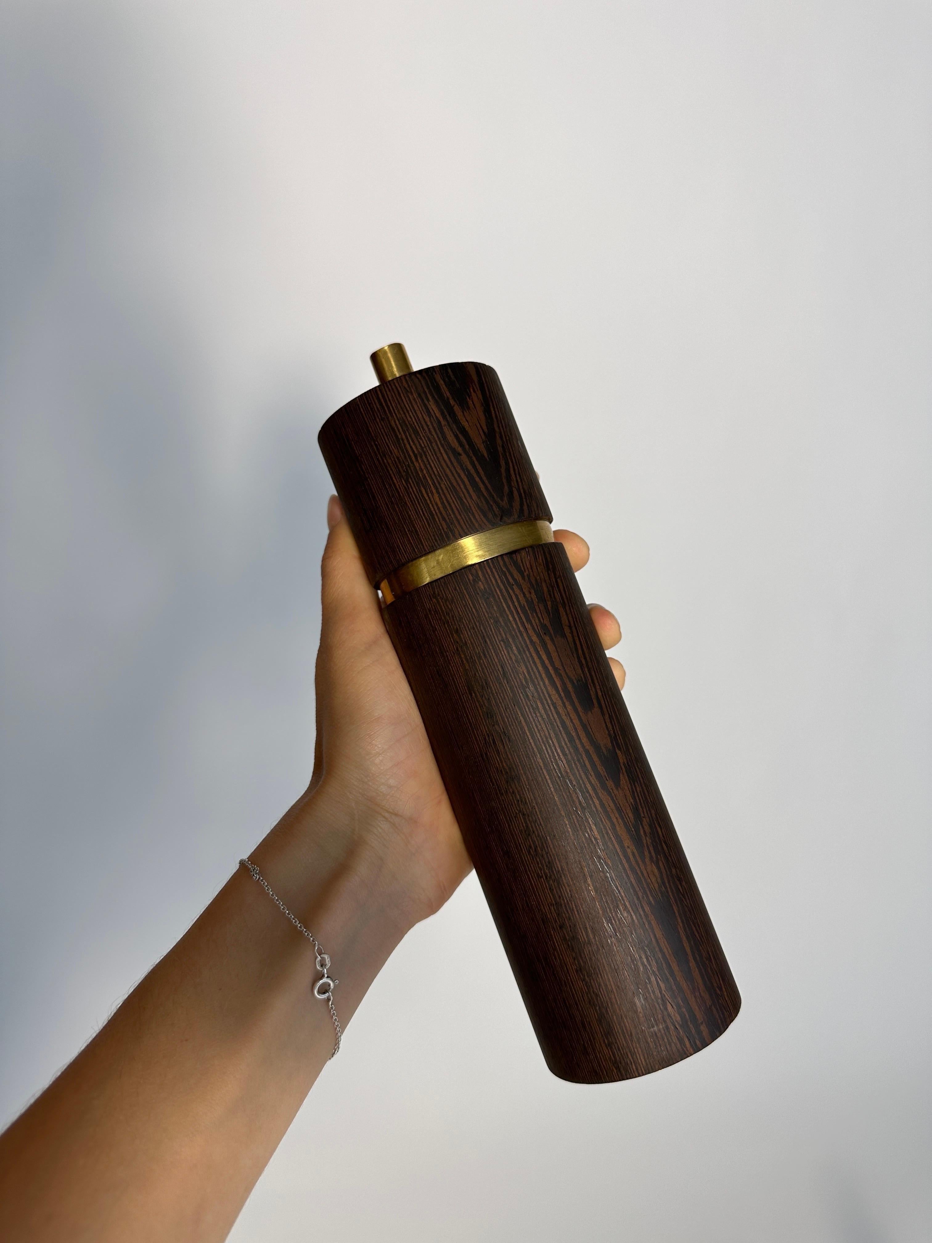 Sven Aage Petersen Pepper Mill SAAP Wenge Brass Danish Modern Denmark 1960s In Good Condition For Sale In Basel, BS