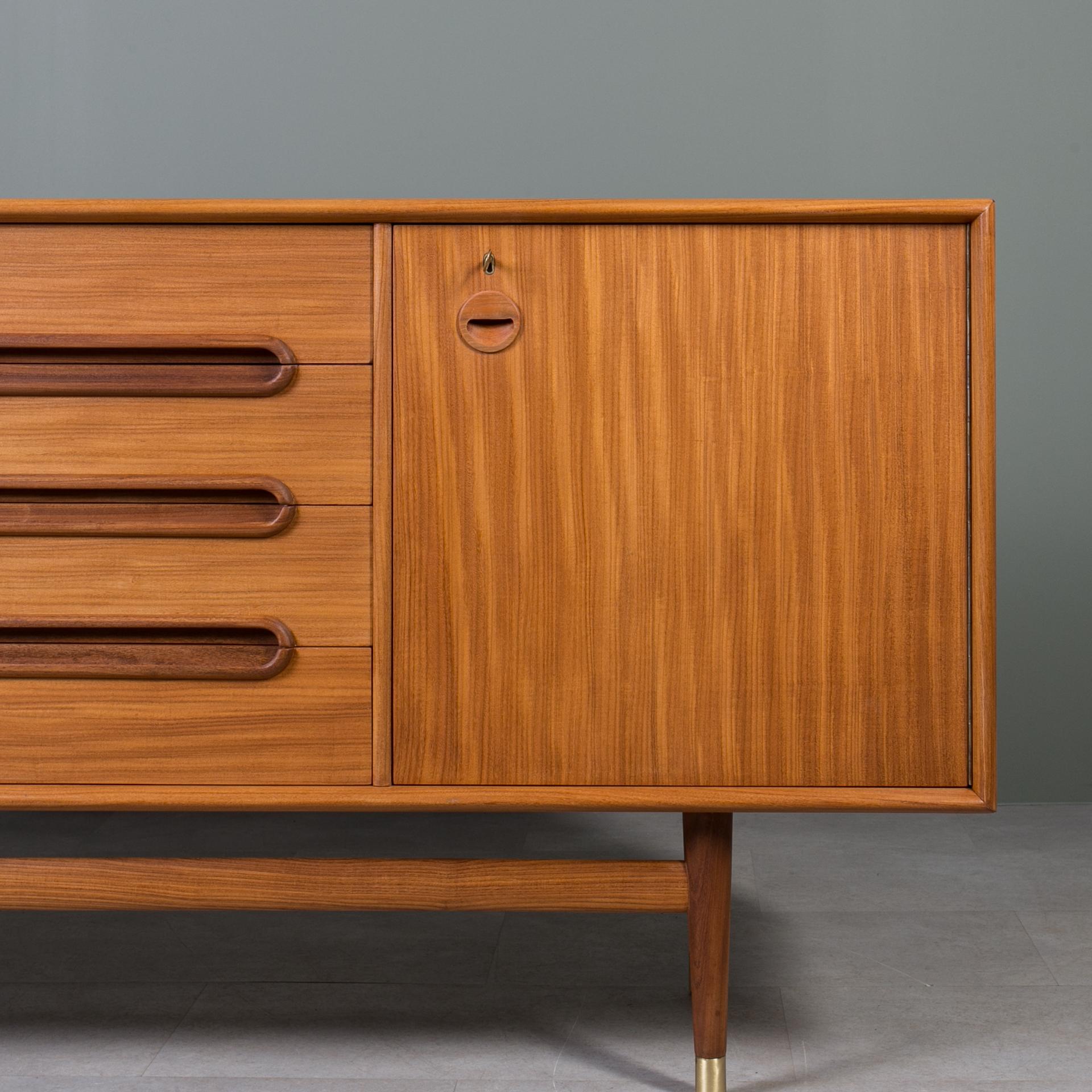 Sven Andersen Teak Sideboard, Timeless Scandinavian & MidCentury Modern Design For Sale 4