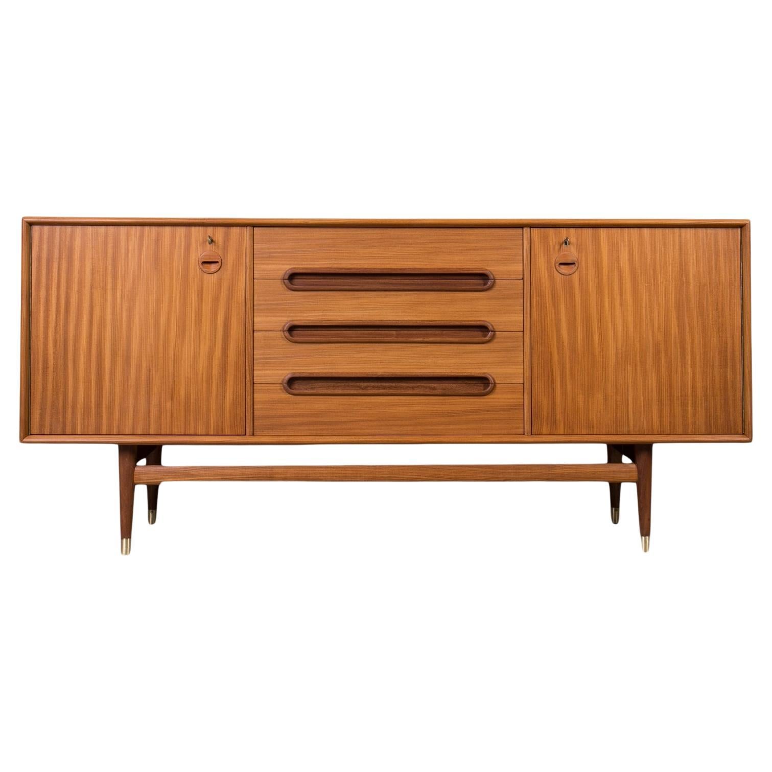 Buffet en teck de Sven Andersen, design intemporel de la Scandinavie et de la Modernité du milieu du siècle dernier