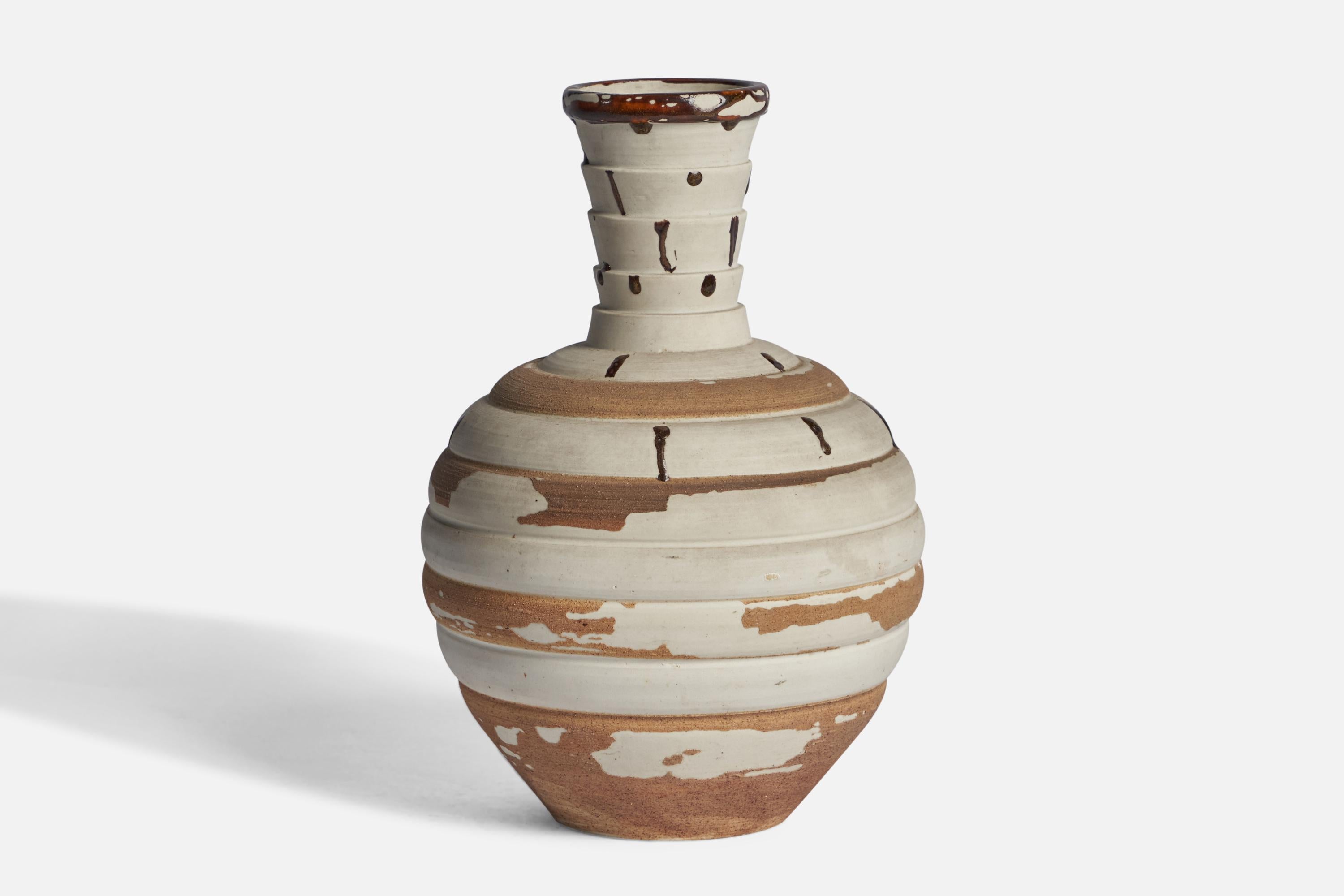 A brown and white sizeable unique stoneware vase designed and produced by Sven Bohlin, Höganäs, Sweden, c. 1960s.