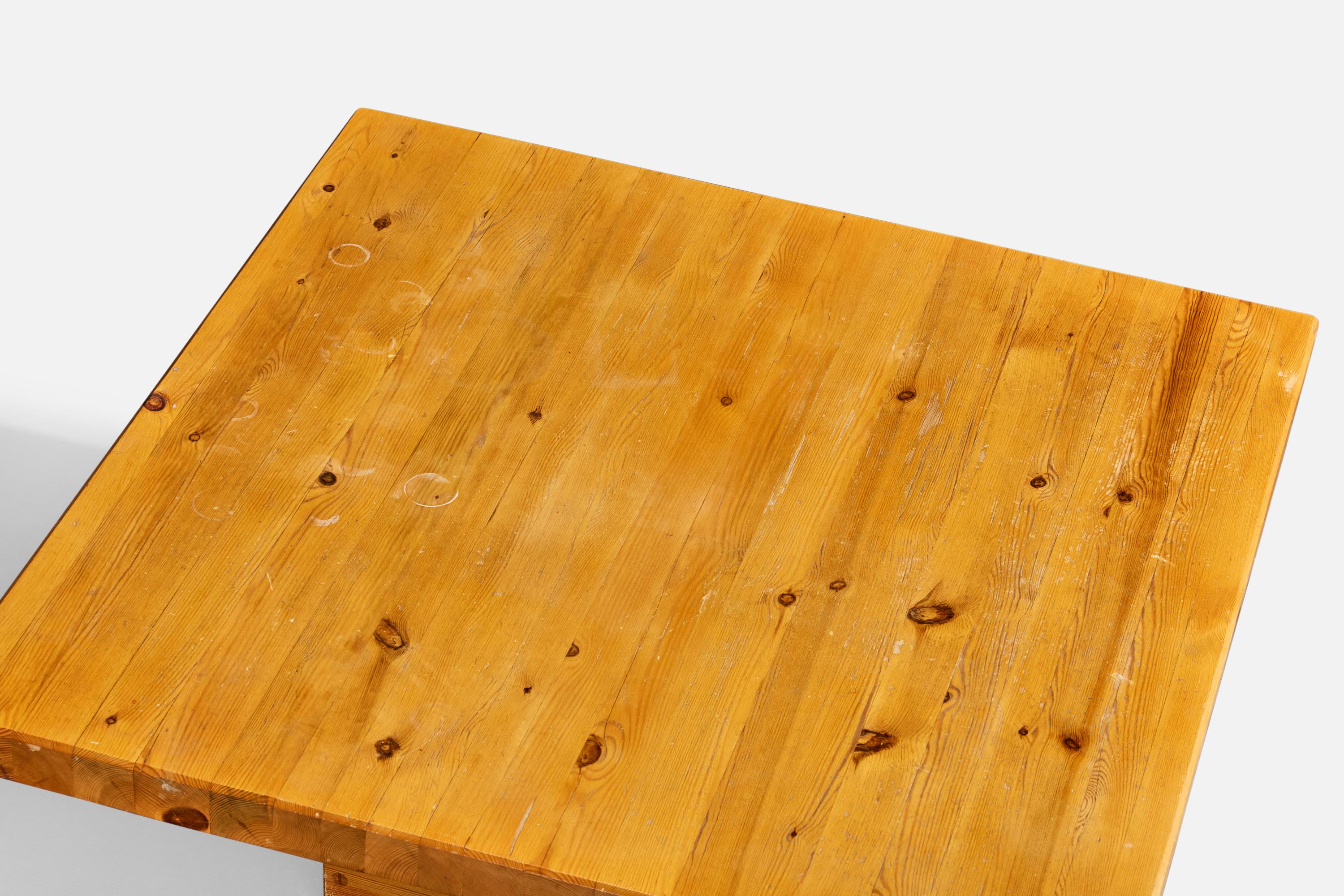 Sven & Christer Larsson Attribution, table basse, pin, Suède, années 1970 en vente 3