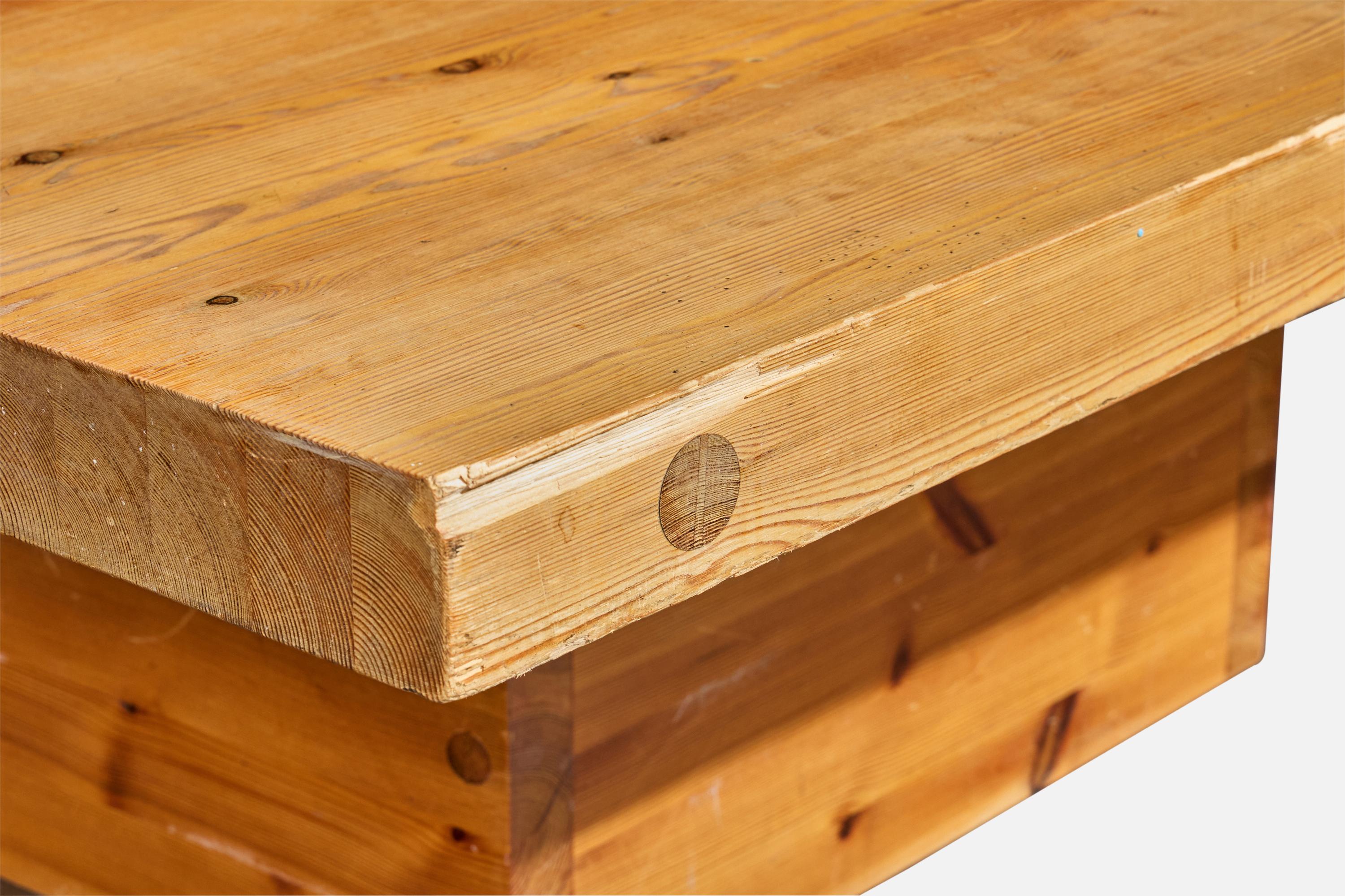 Sven & Christer Larsson Attribution, table basse, pin, Suède, années 1970 en vente 1