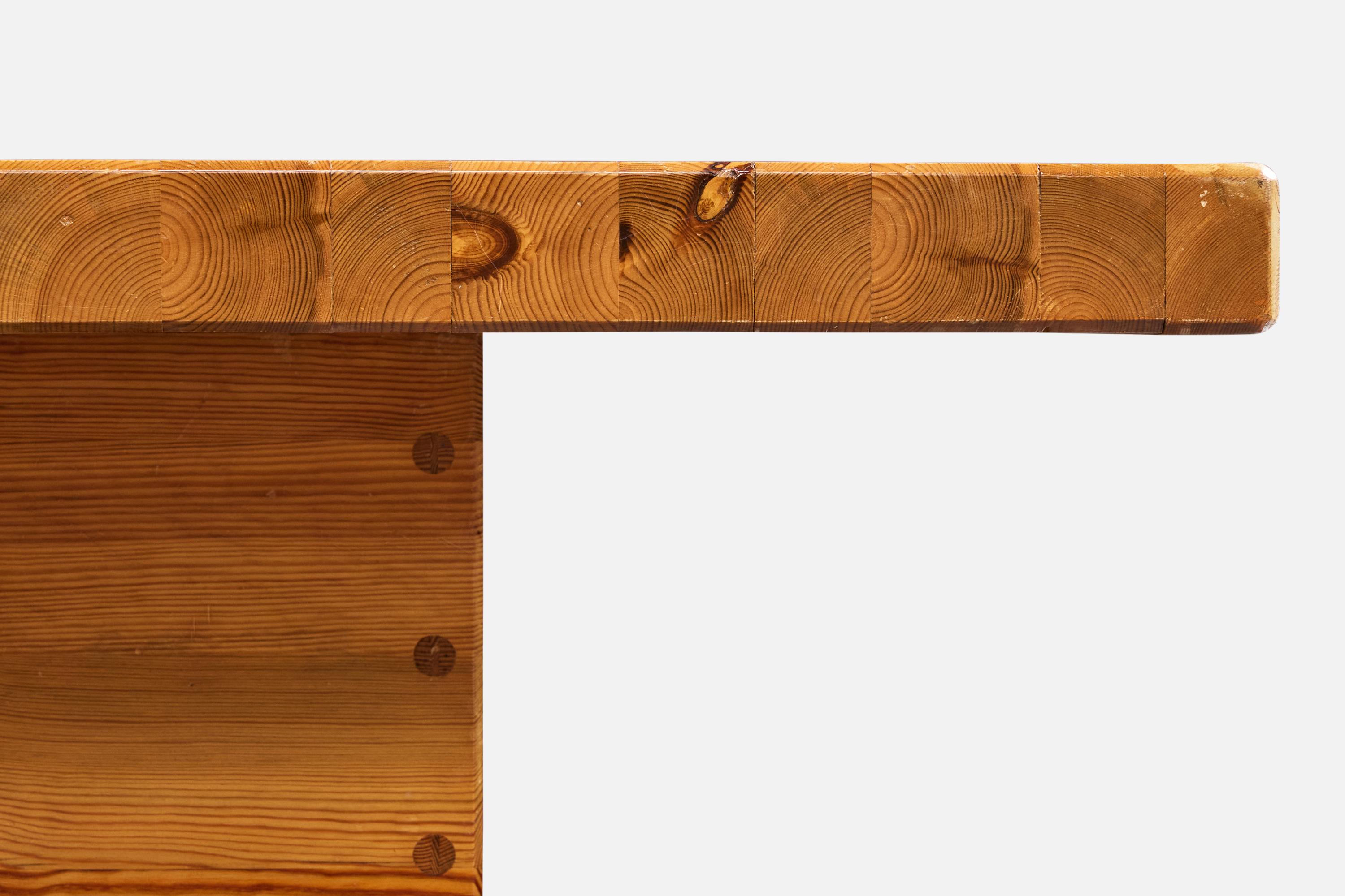 Sven & Christer Larsson Attribution, table basse, pin, Suède, années 1970 en vente 2