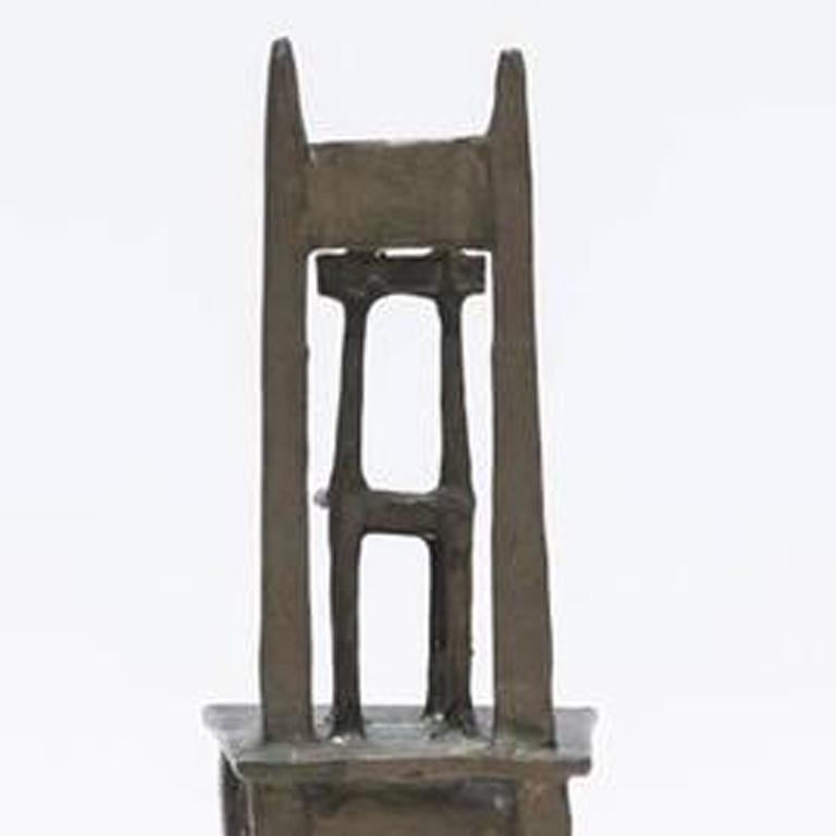 Deux chaises - Sculpture unique en bronze surréaliste d'un artiste danois - Or Still-Life Sculpture par Sven Dalsgaard