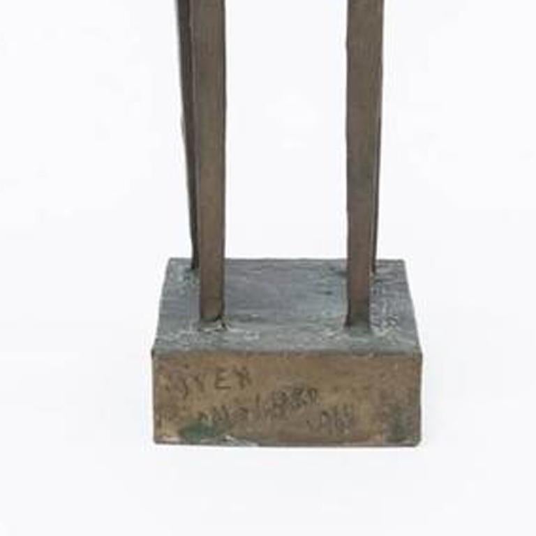 Deux chaises - Sculpture unique en bronze surréaliste d'un artiste danois en vente 1