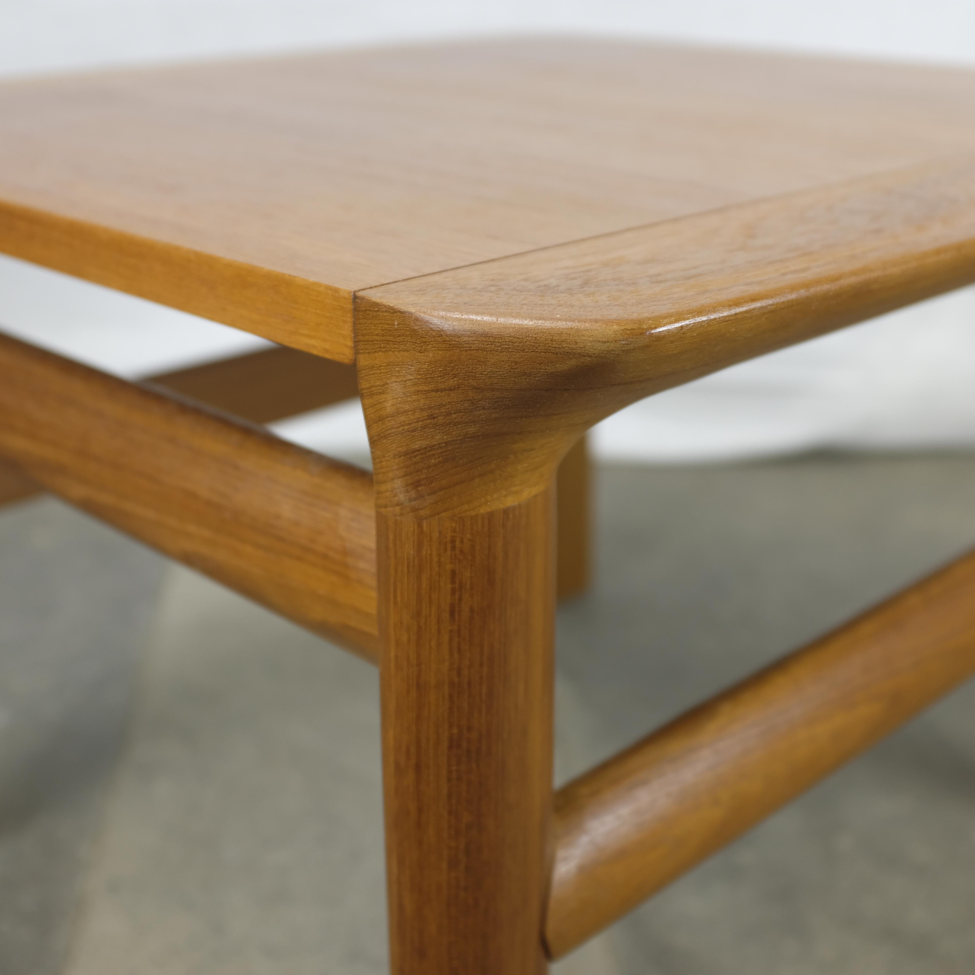 Sven Ellekaer 'Borneo' Teak End Table for Komfort In Excellent Condition For Sale In Ottawa, ON