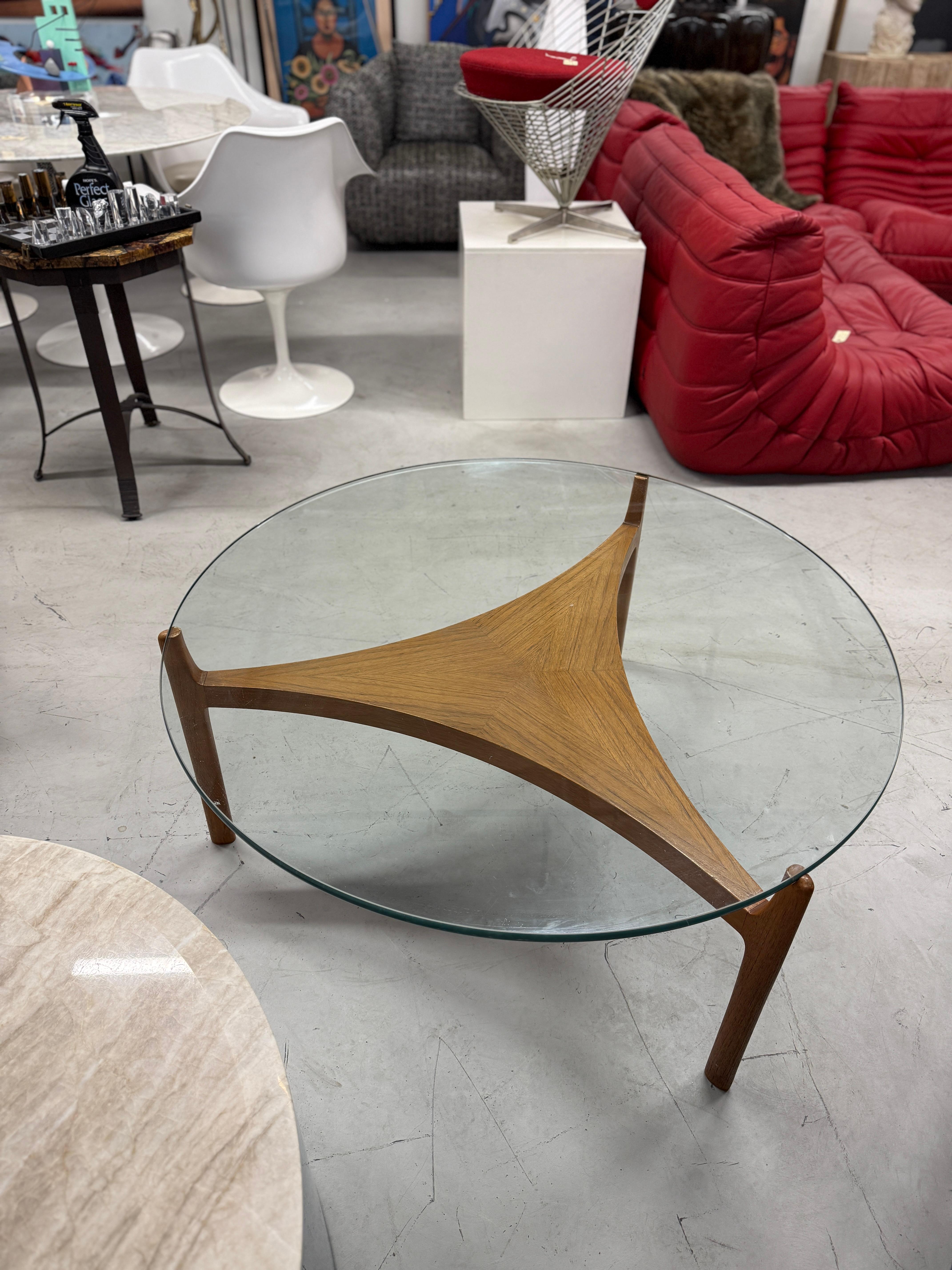 Hand-Crafted Sven Ellekaer for Christian Linneberg coffee table in Teak and Glass For Sale
