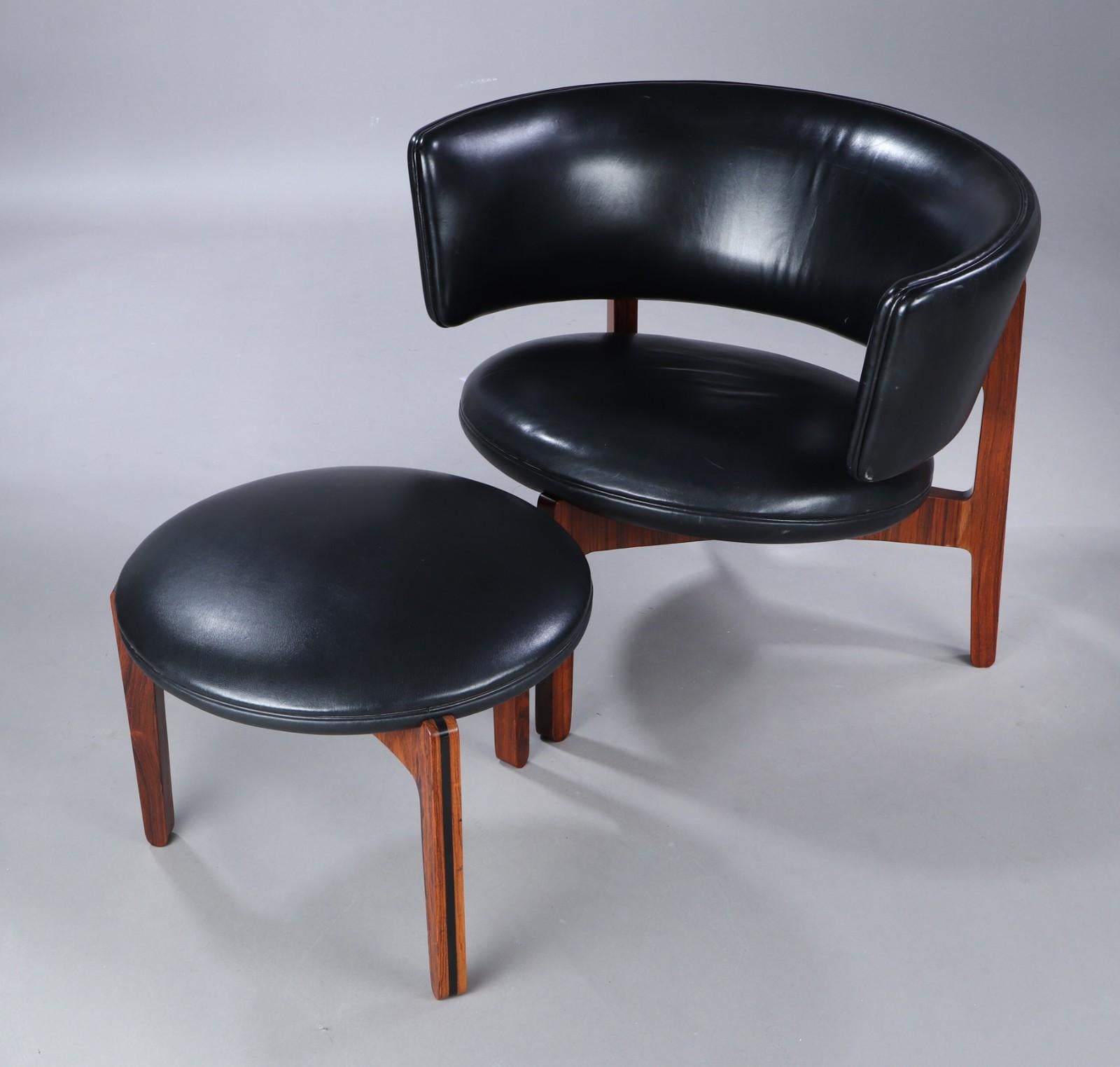 Rosewood Sven Ellekaer 3 legs Lounge chair and footstool for Mobelfabrik Denmark 1960 For Sale