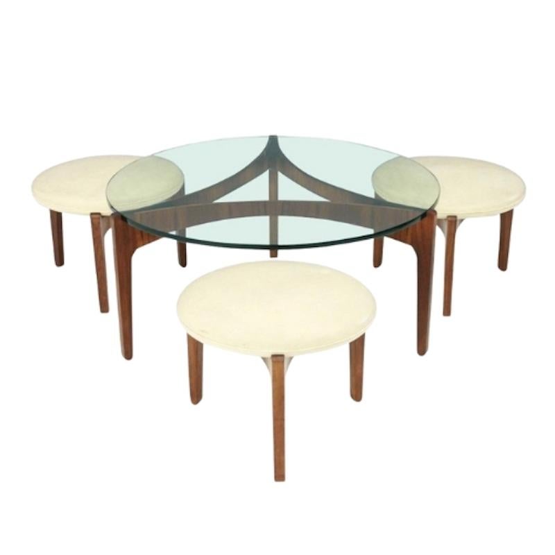 Sven Ellekaer Couchtisch aus Palisanderholz mit drei dazu passenden Hockern, Dänemark, 1960er Jahre

Ein seltenes und stilvolles dänisches Couchtisch-Set aus den 1960er Jahren, entworfen von Sven Ellekaer, bestehend aus einem skulpturalen