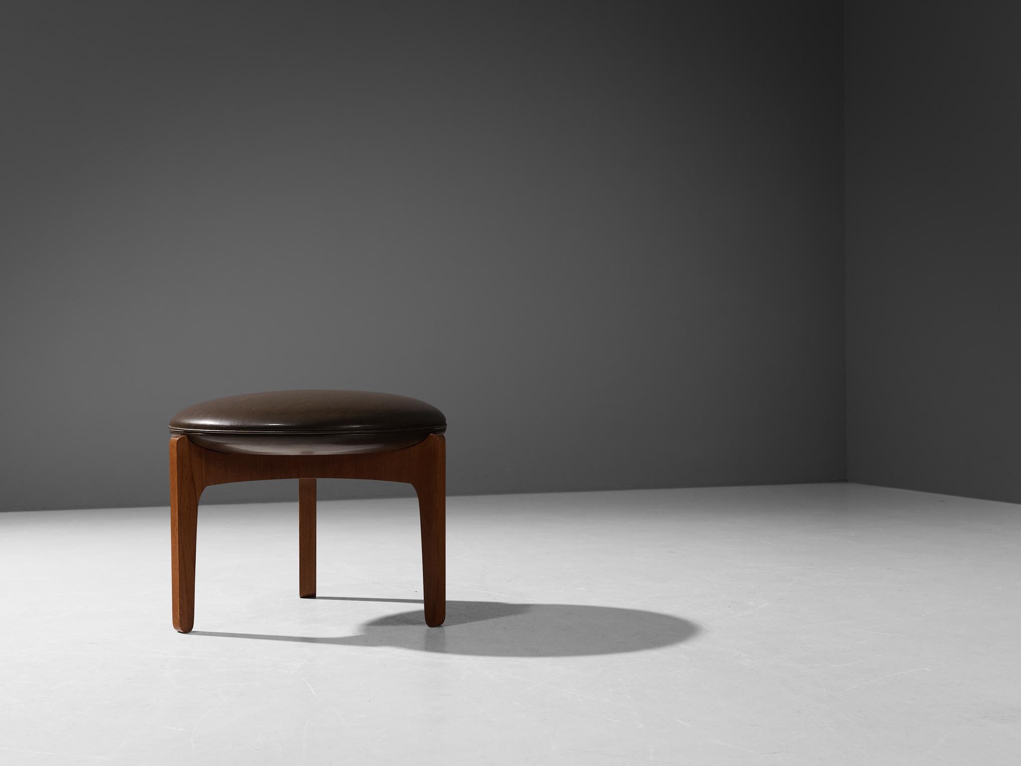 Sven Ellekaer for Christian Linneberg's Møbelfabrik, pair of stools, teak and leatherette, Denmark, 1960s

Stool designed by the Danish Sven Ellekaer. The stool features a perfect round circle as seat, which is upholstered in dark brown