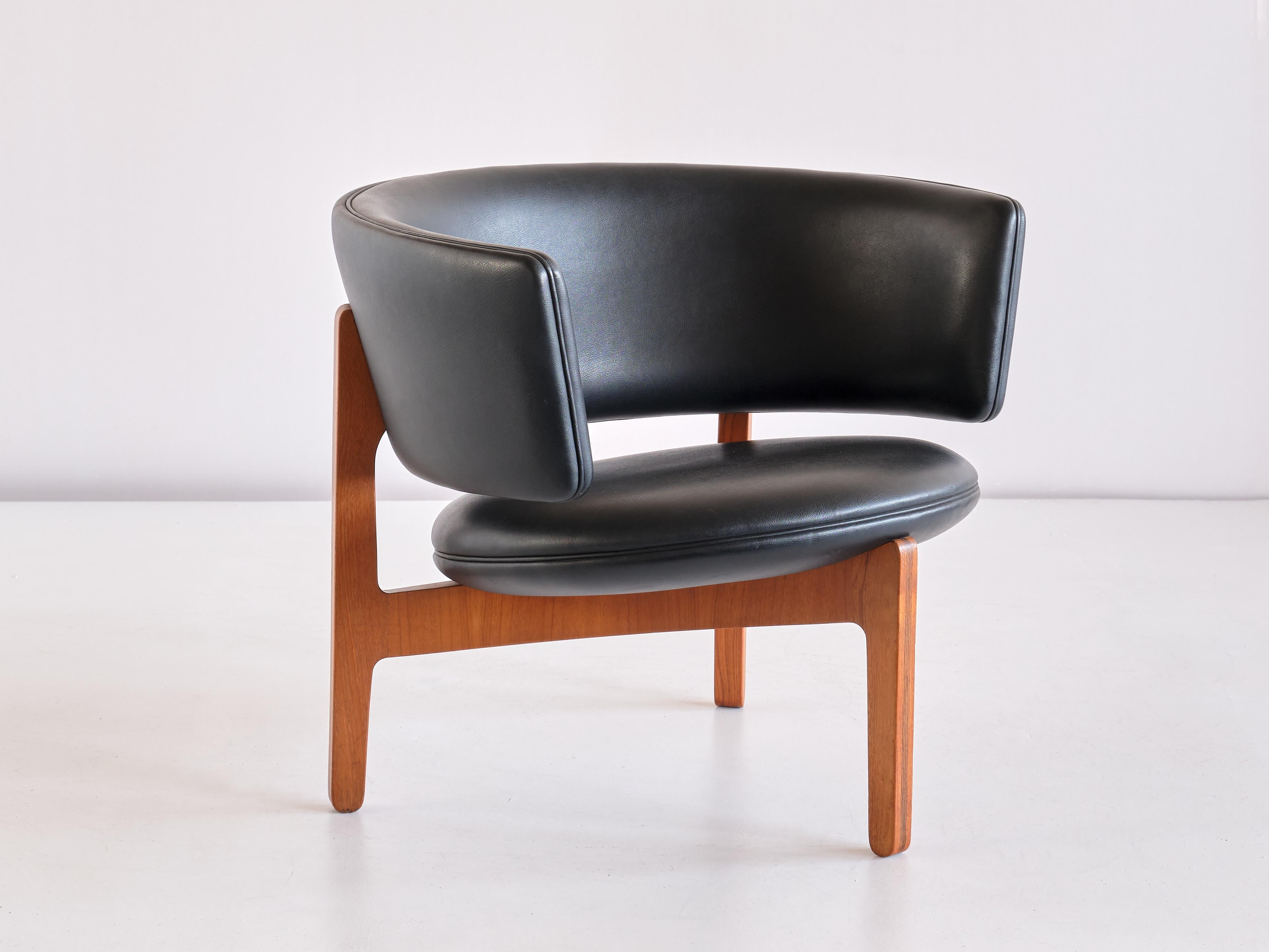 Mid-Century Modern Sven Ellekaer Three Legged Lounge Chair, Christian Linneberg, Denmark, 1962 For Sale