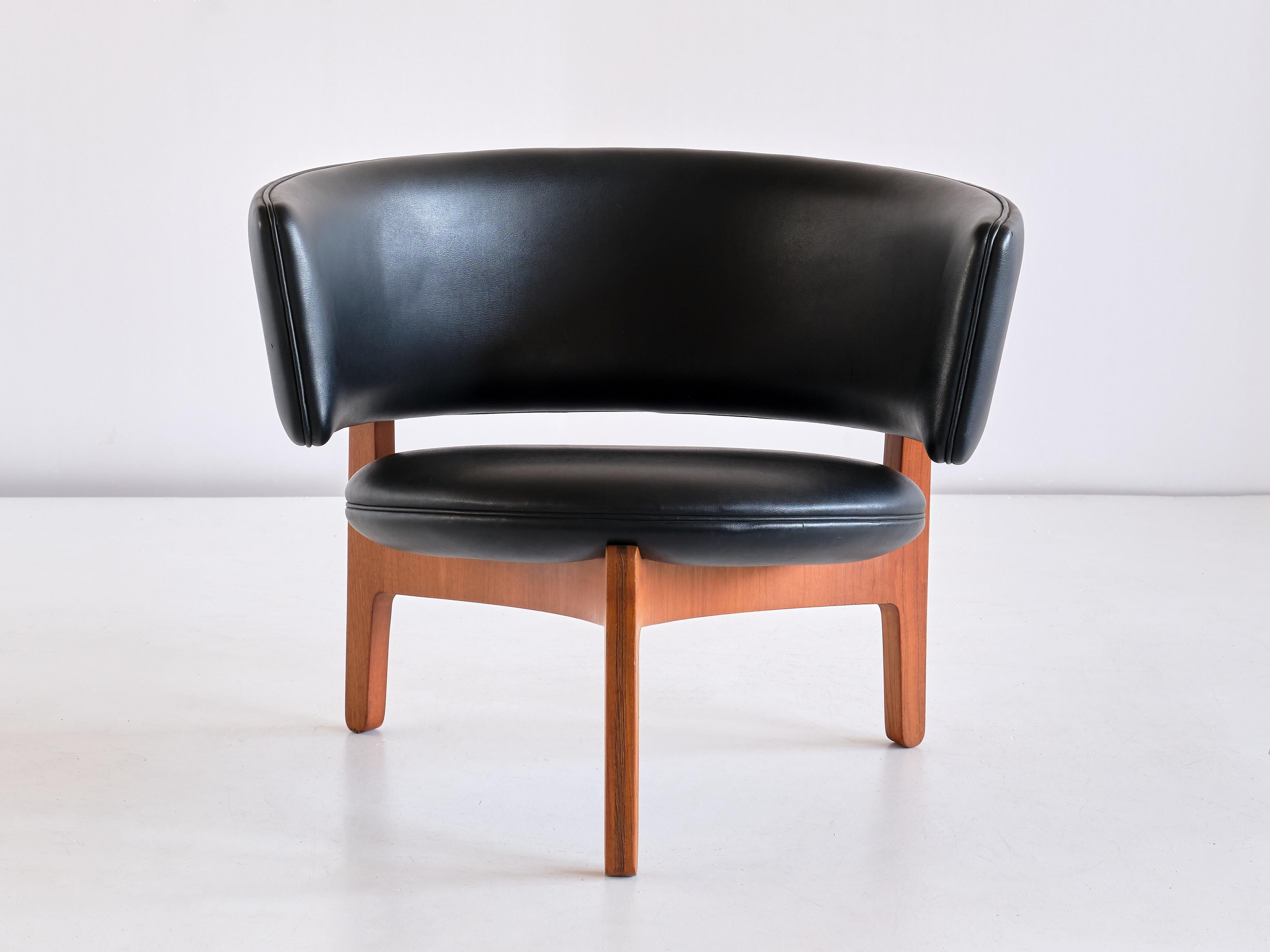 Danish Sven Ellekaer Three Legged Lounge Chair, Christian Linneberg, Denmark, 1962 For Sale