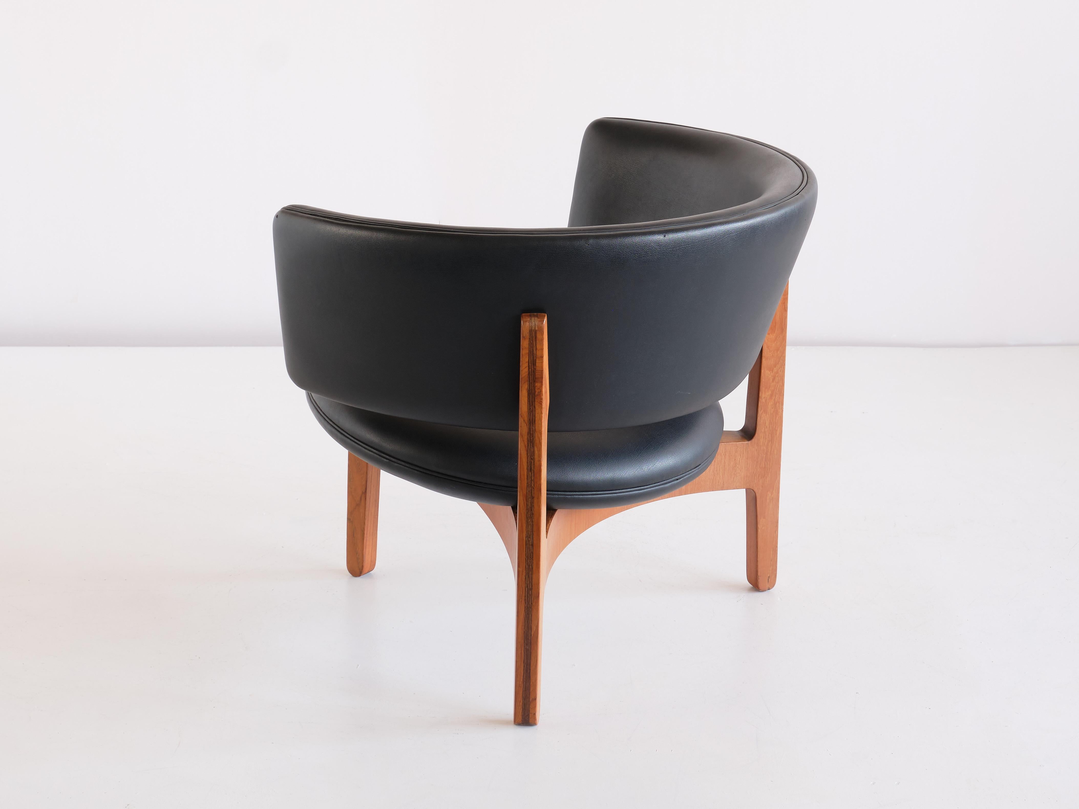 Imitation cuir Sven Ellekaer fauteuil de salon à trois pieds, Christian Linneberg, Danemark, 1962 en vente