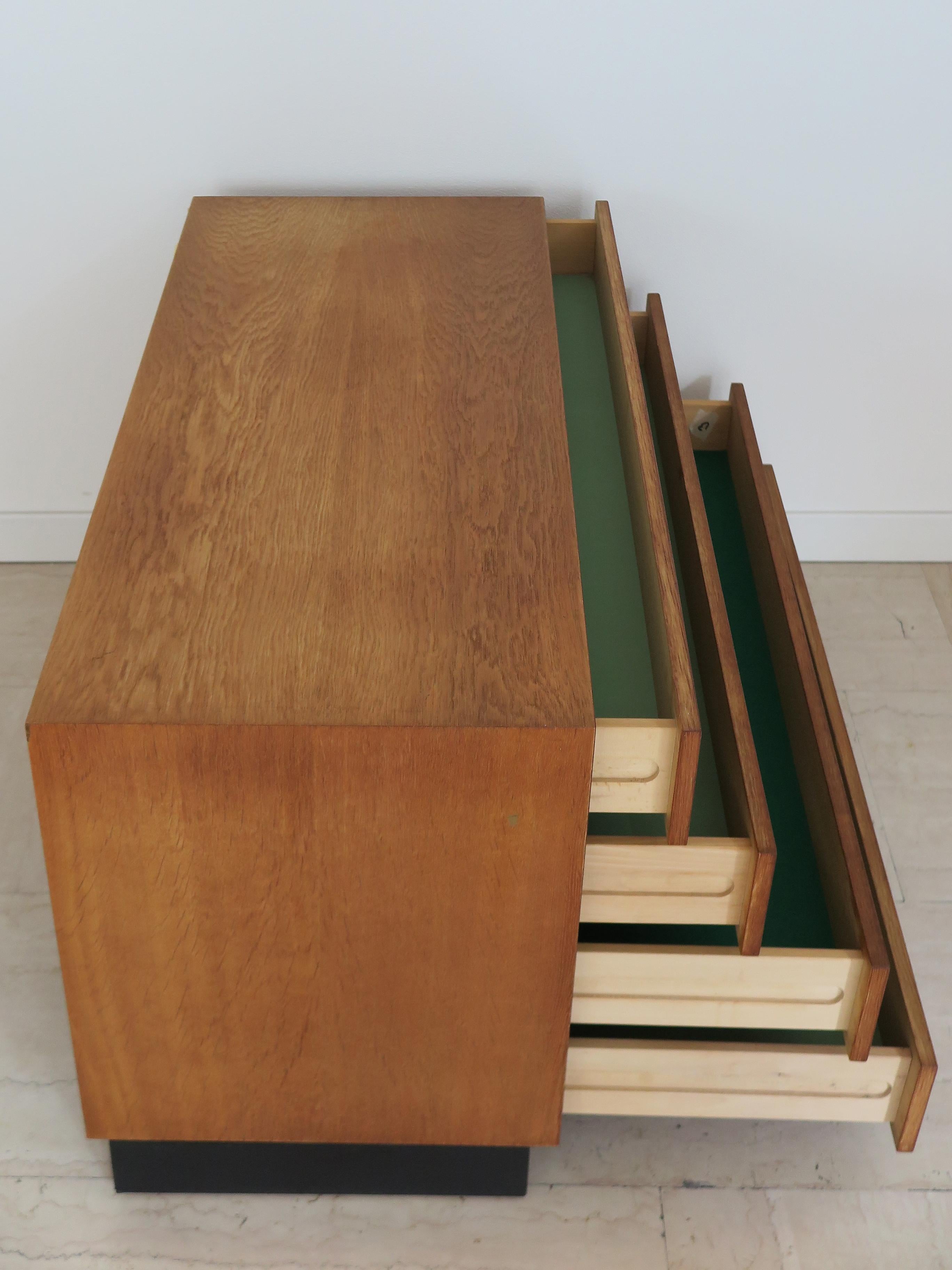 Sven Ellekar pour Bramin Mobler Commode scandinave en Oak Oak, Danemark années 1960 en vente 1