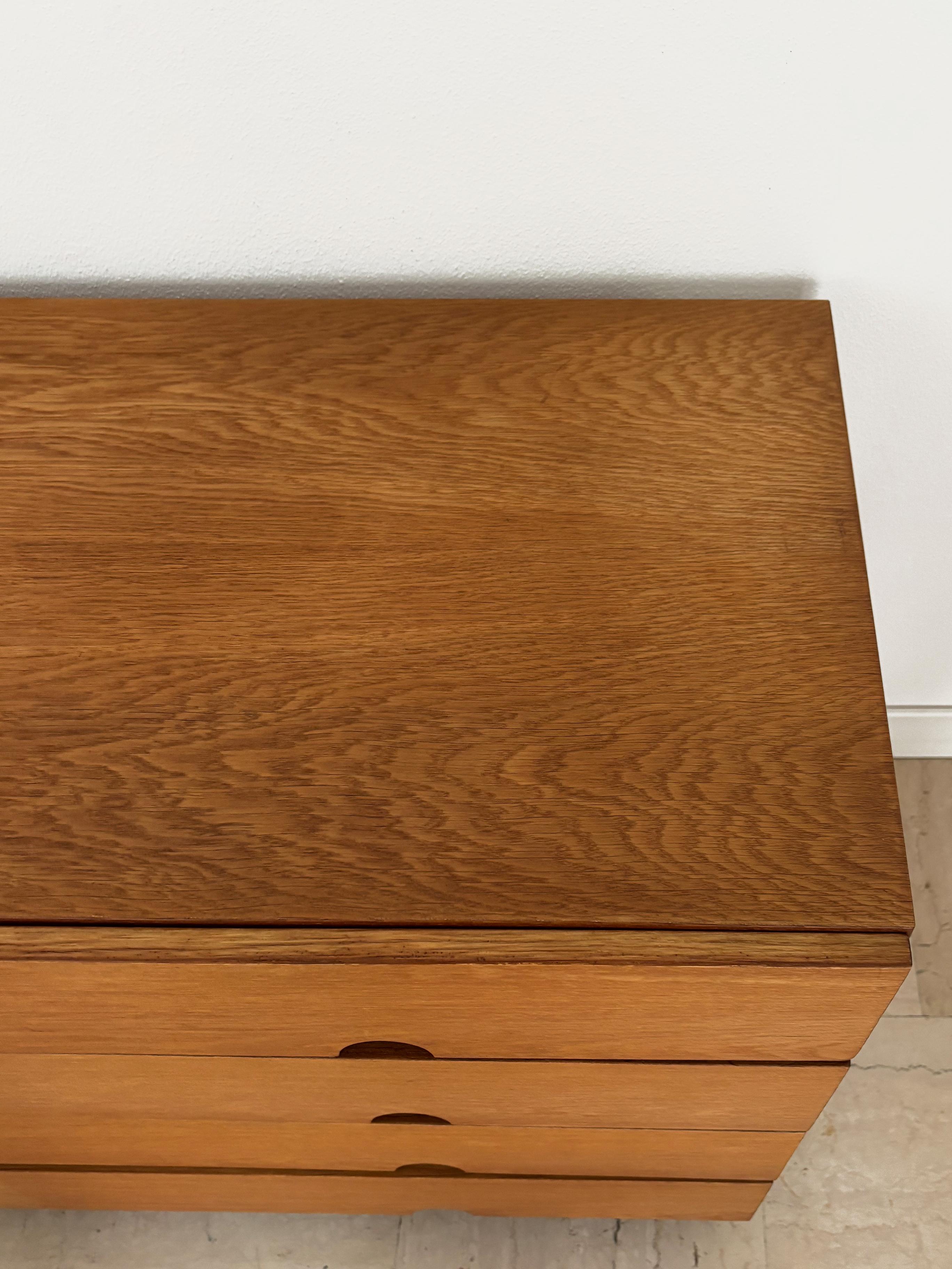 Sven Ellekar pour Bramin Mobler Commode scandinave en Oak Oak, Danemark années 1960 en vente 2