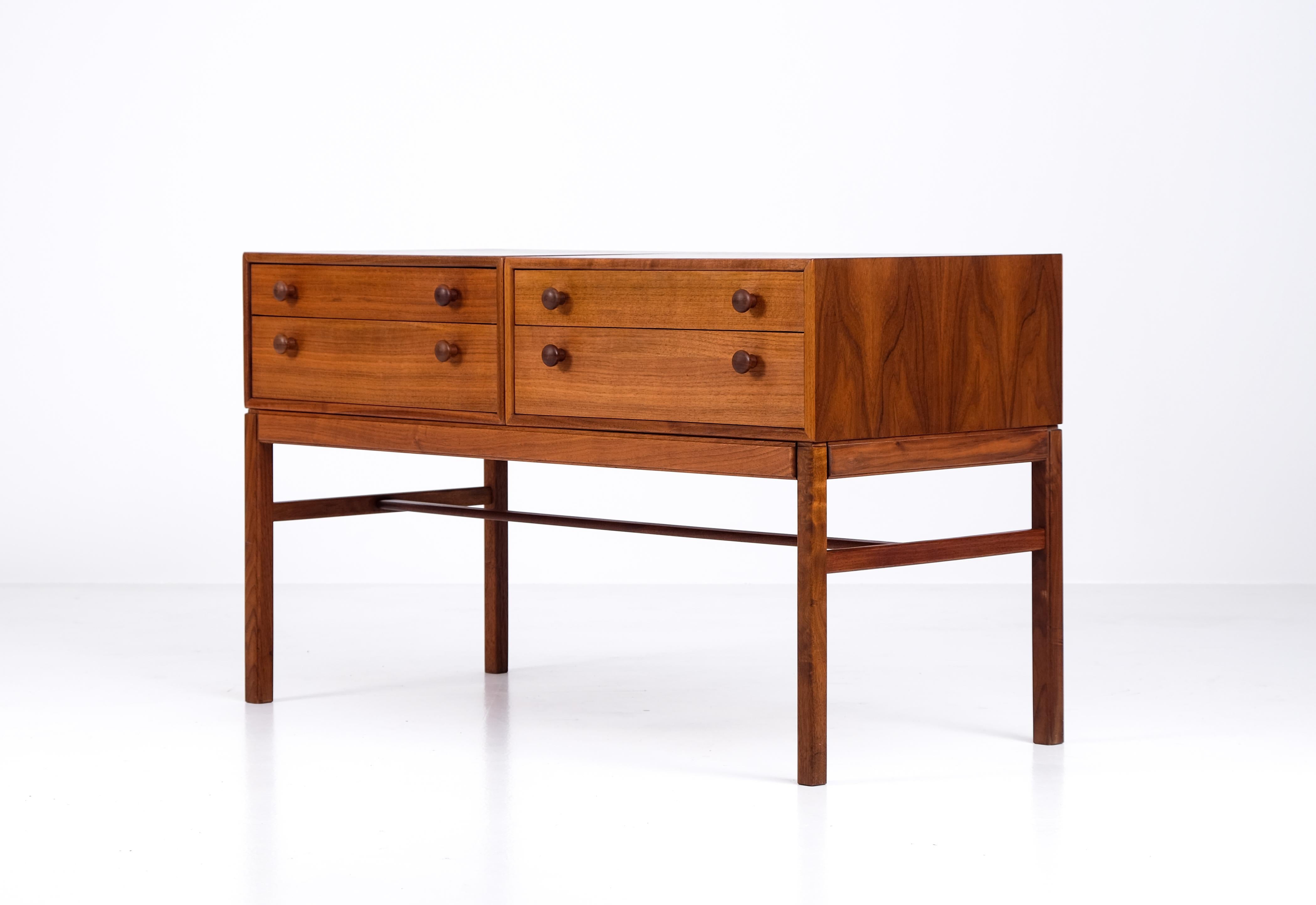 Suédois Sven Engström & Gunnar Myrstrand table d'appoint / buffet Casino par Tingströms en vente