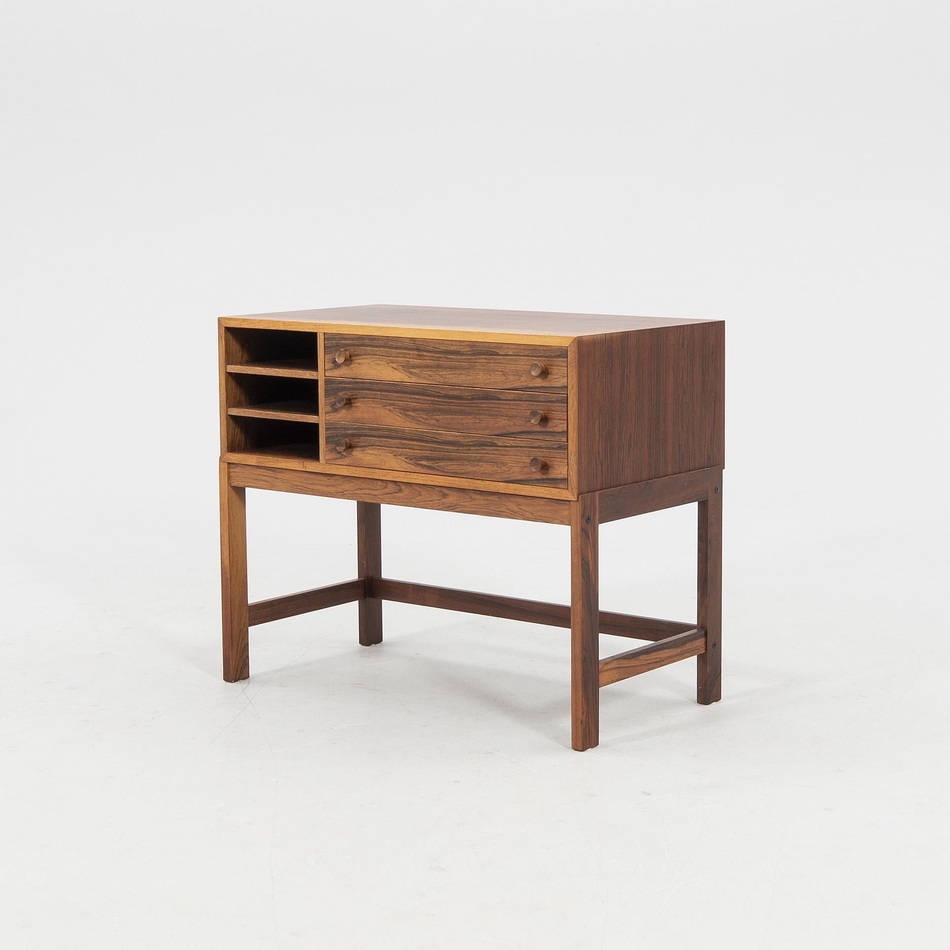  Rare teak sideboard in the style of Sven Engström & Gunnar Myrstrand made in Sweden around  1960.
 a pair available can be used also as nightstands
Good condition
Price for 1 sideboard
