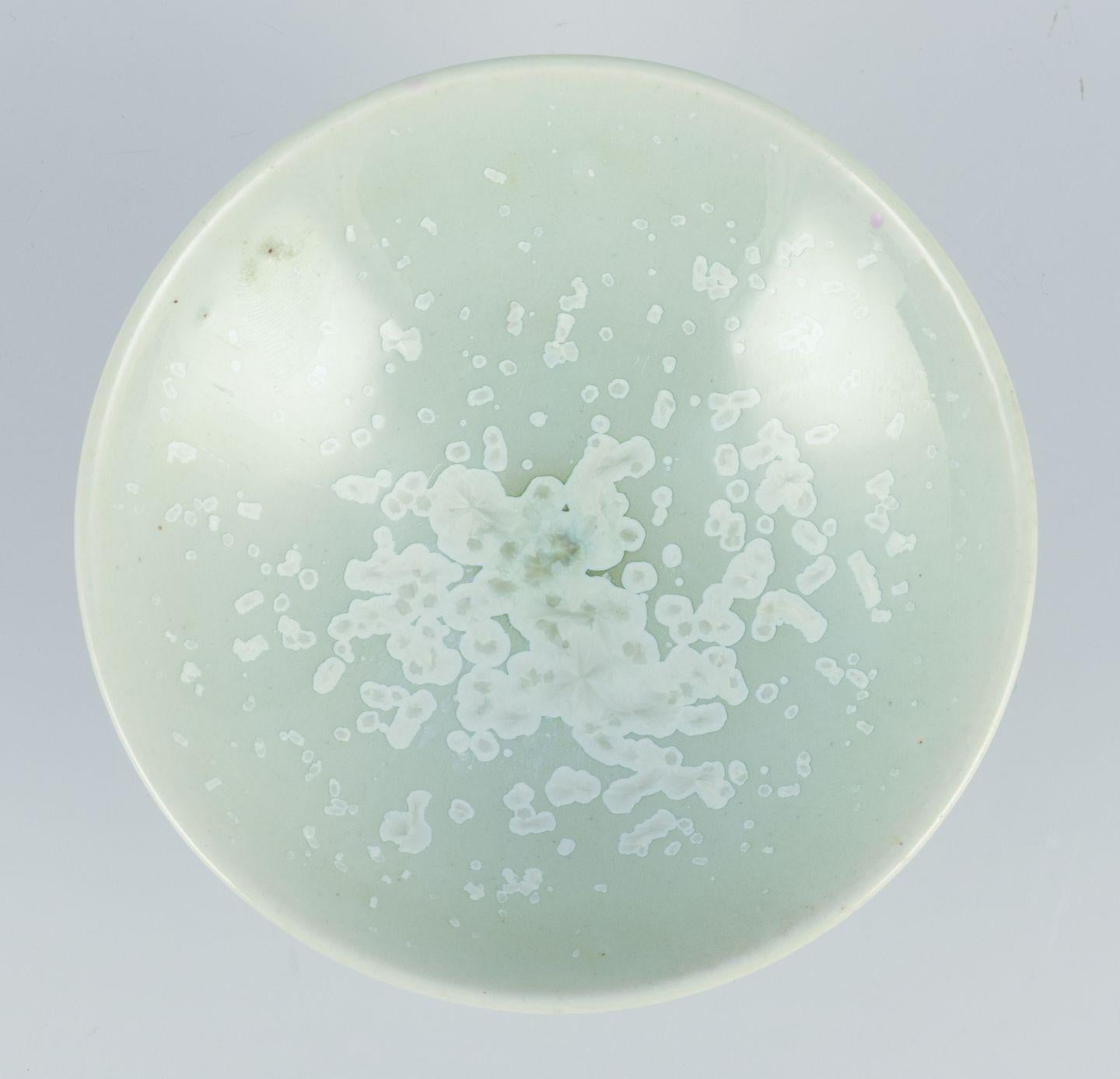 Suédois Sven Hofverberg, Swedish ceramicist. Ceramic bowl with mint green glaze. en vente
