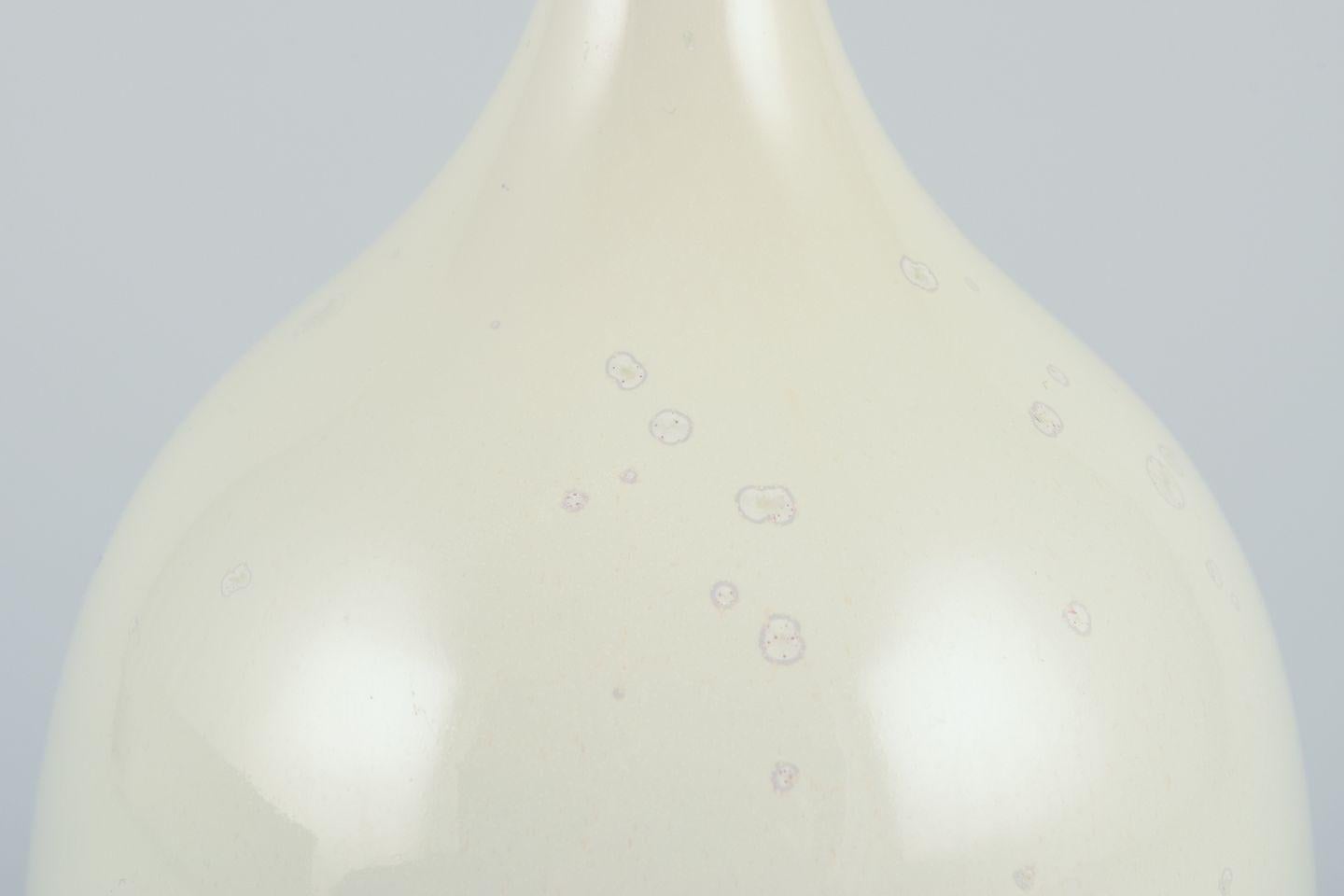 Vernissé Sven Hofverberg, Swedish ceramicist, own studio. Ceramic vase with slender neck. en vente