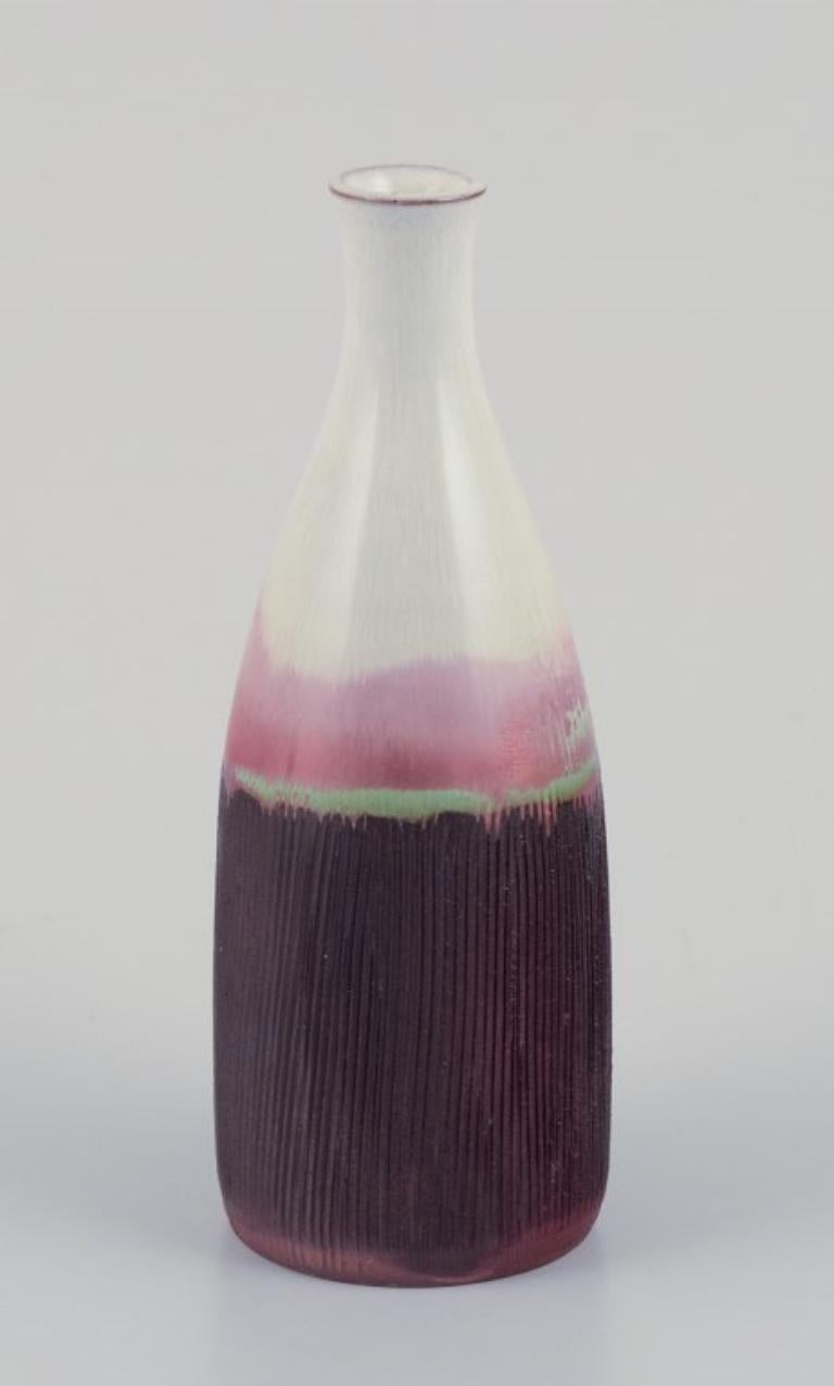 Smaltato Sven Hofverberg, ceramista svedese. Due vasi di ceramica unici. Smalto multicolore in vendita
