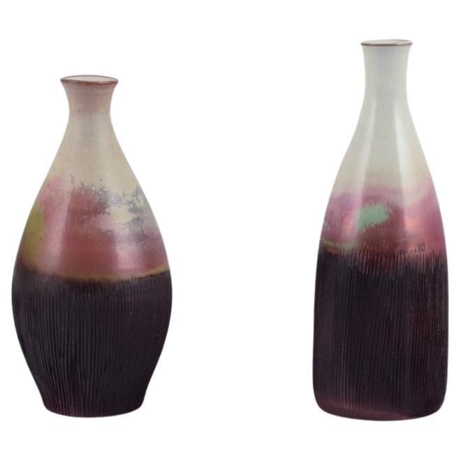 Sven Hofverberg, céramiste suédois. Deux vases uniques en céramique. Glace multicolore